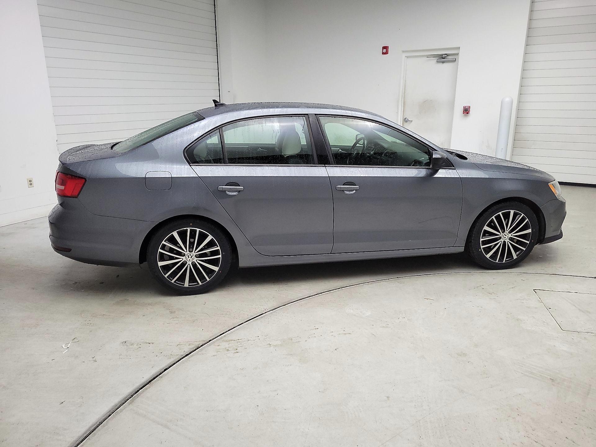 Thumbnail: 2016 Volkswagen Jetta - 4