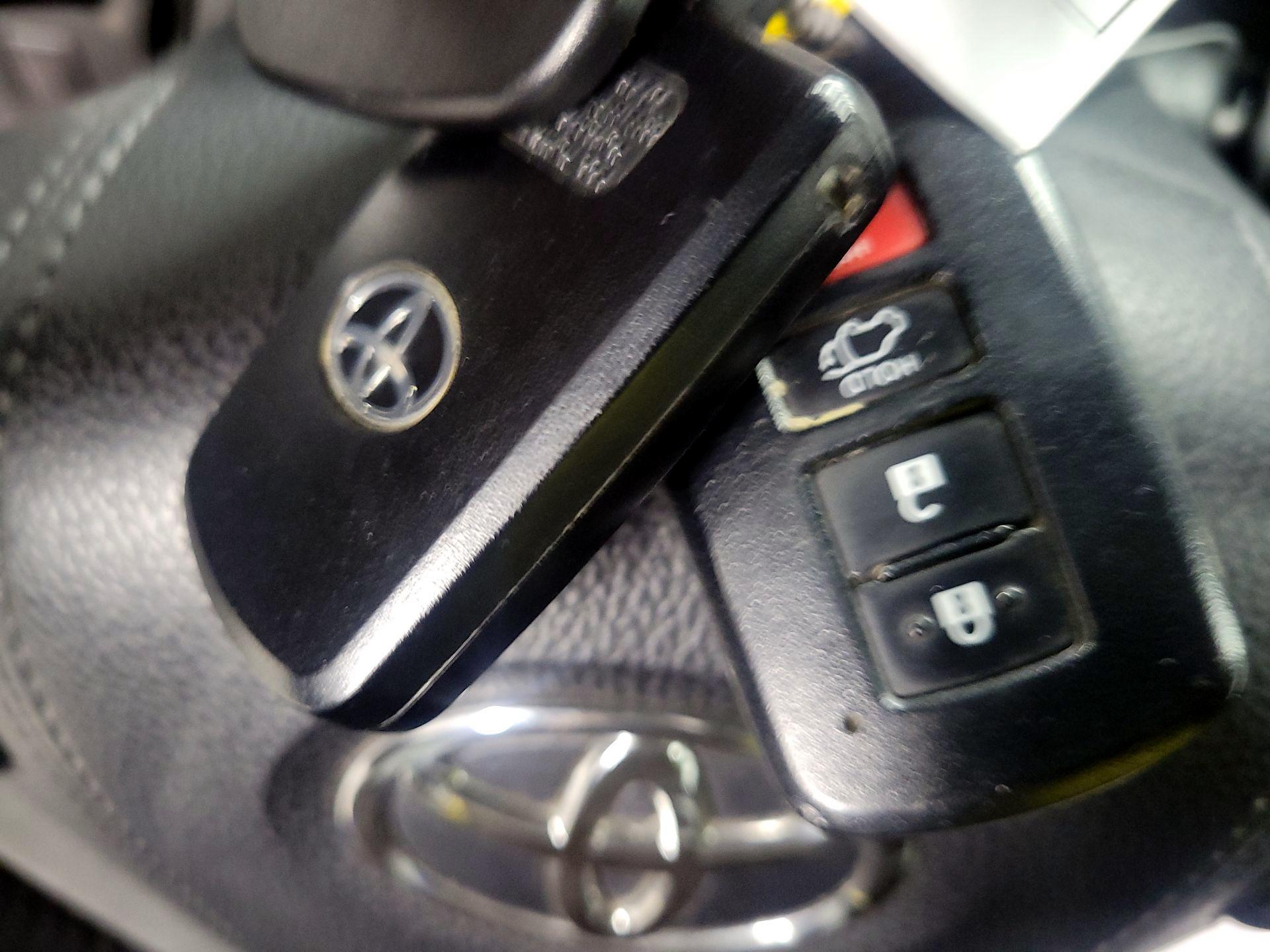 Thumbnail: 2017 Toyota Highlander - 16