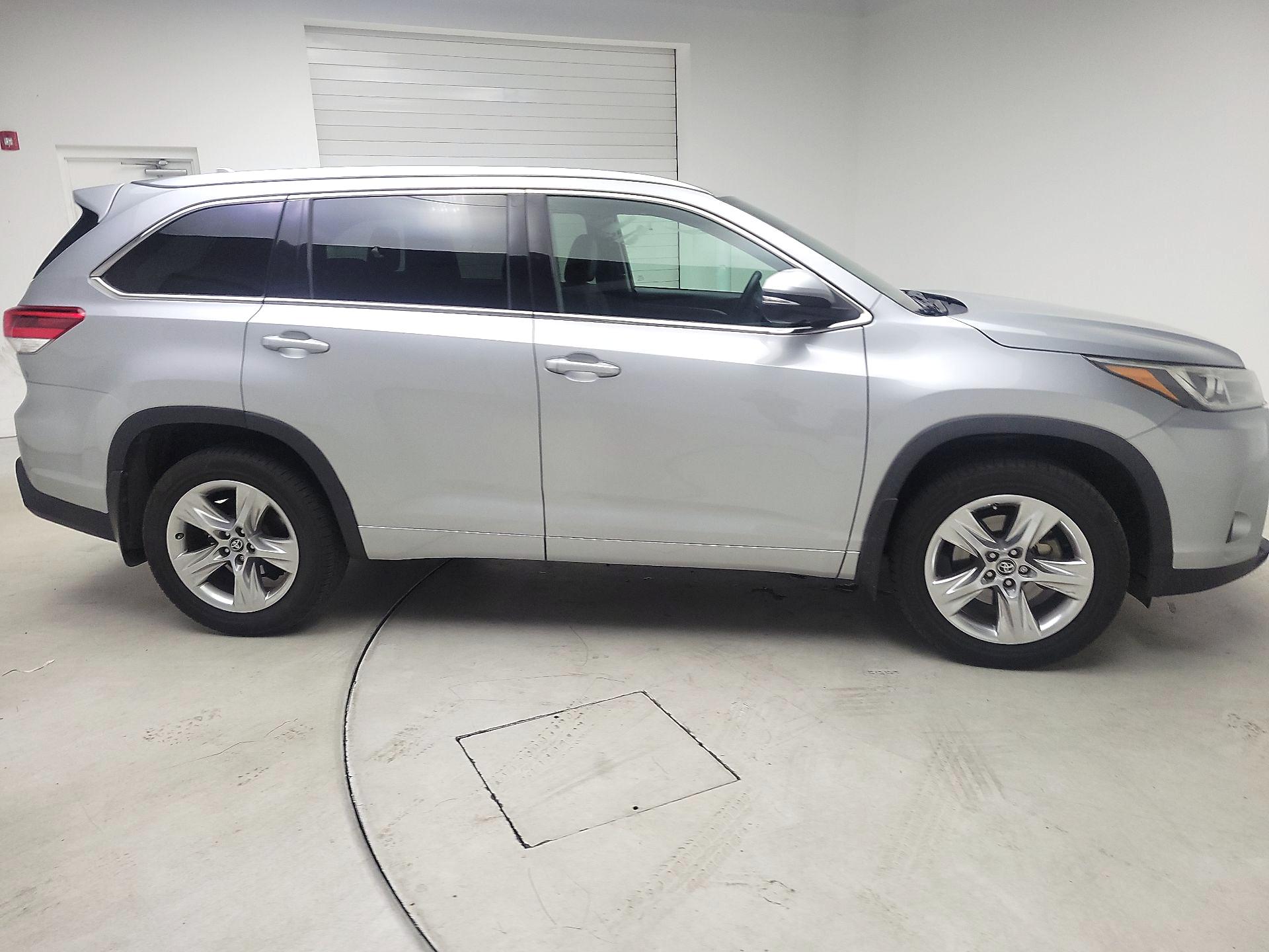 Thumbnail: 2017 Toyota Highlander - 4