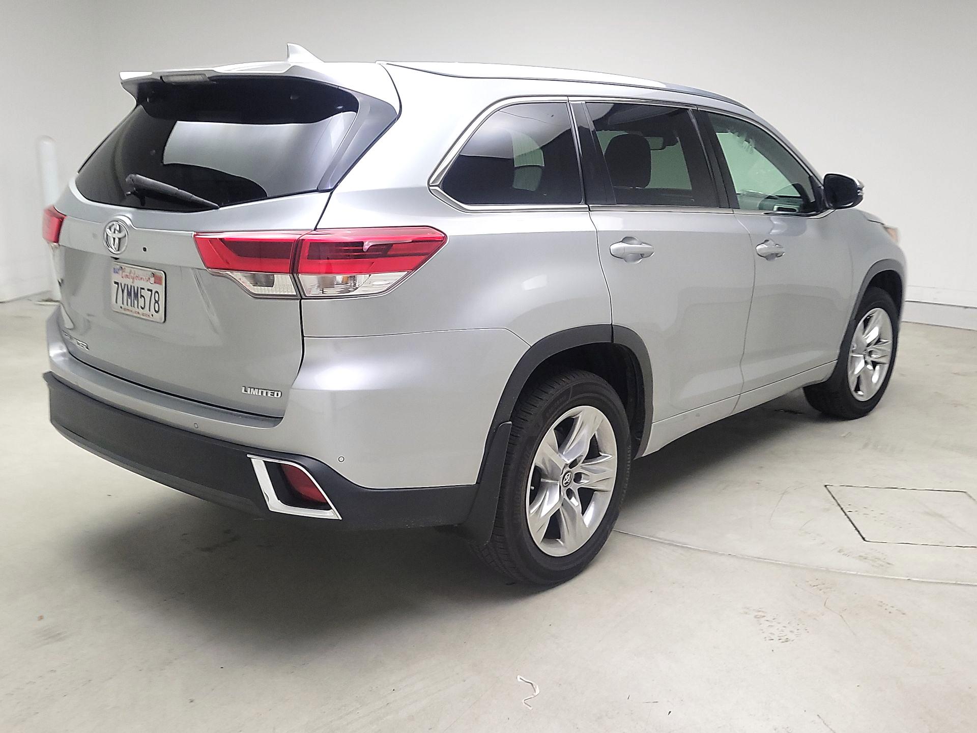 Thumbnail: 2017 Toyota Highlander - 5