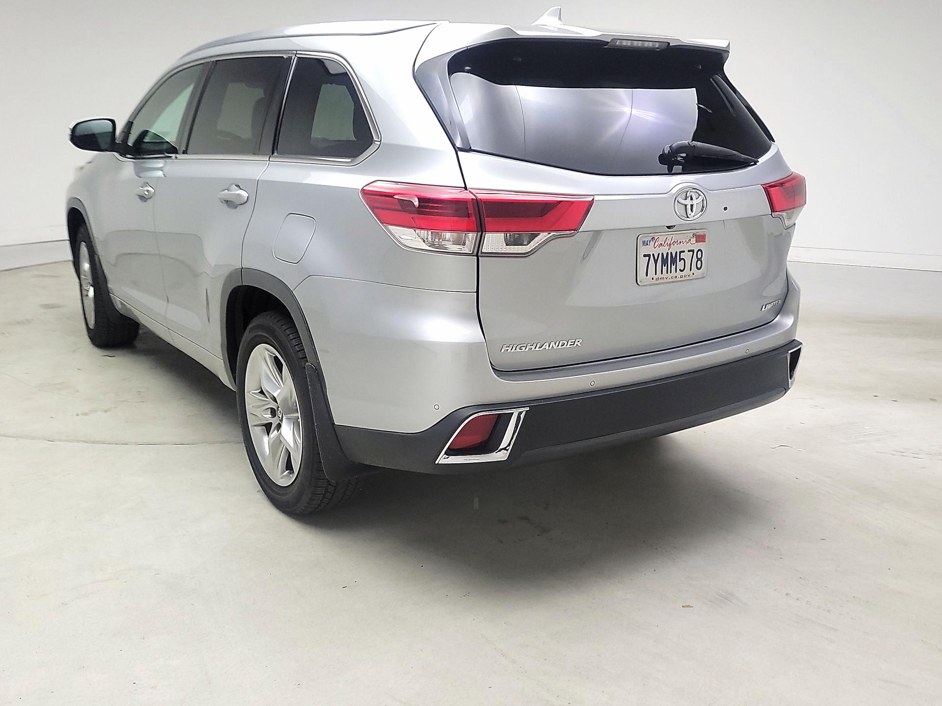 Thumbnail: 2017 Toyota Highlander - 7