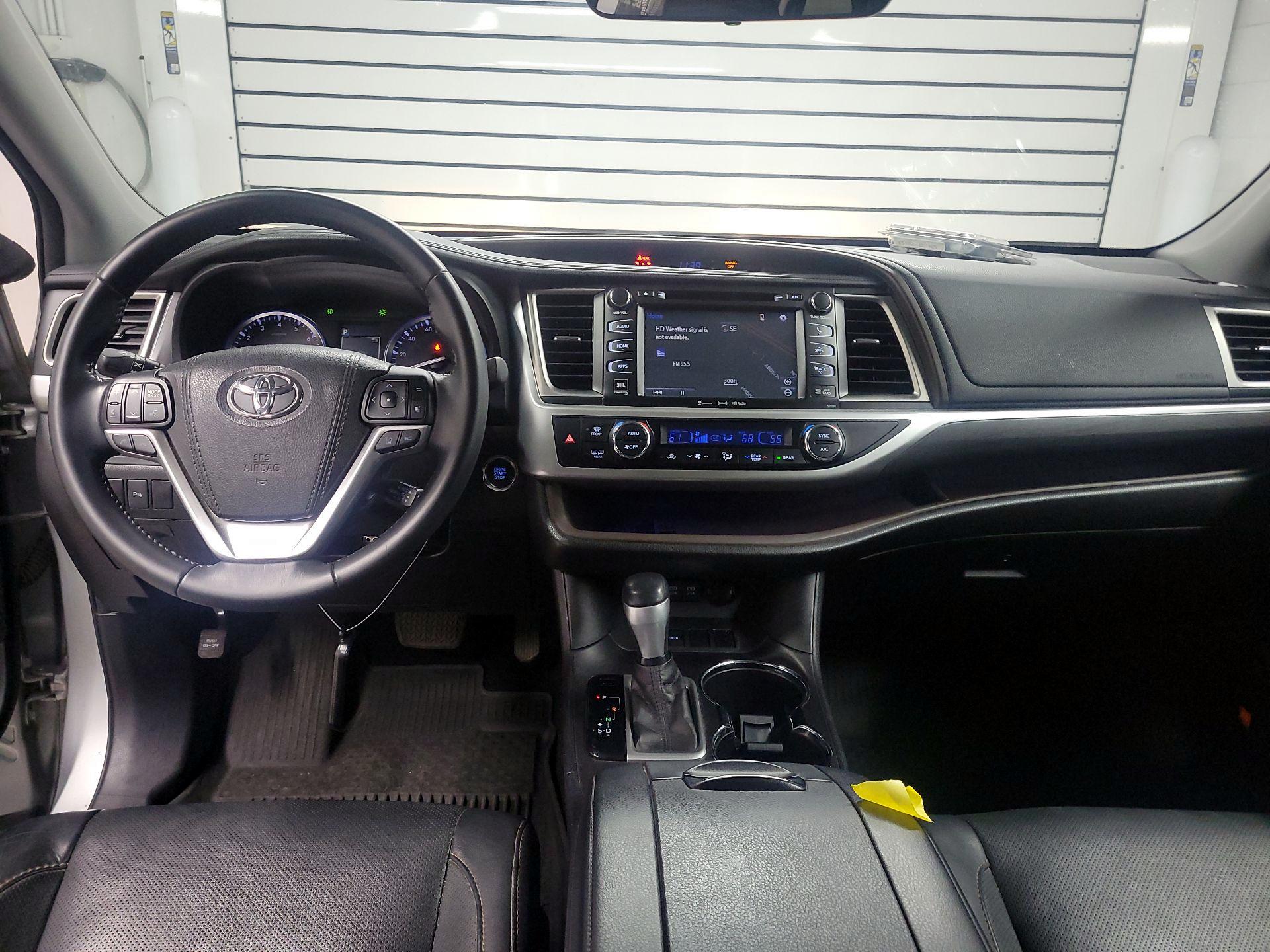 Thumbnail: 2017 Toyota Highlander - 8