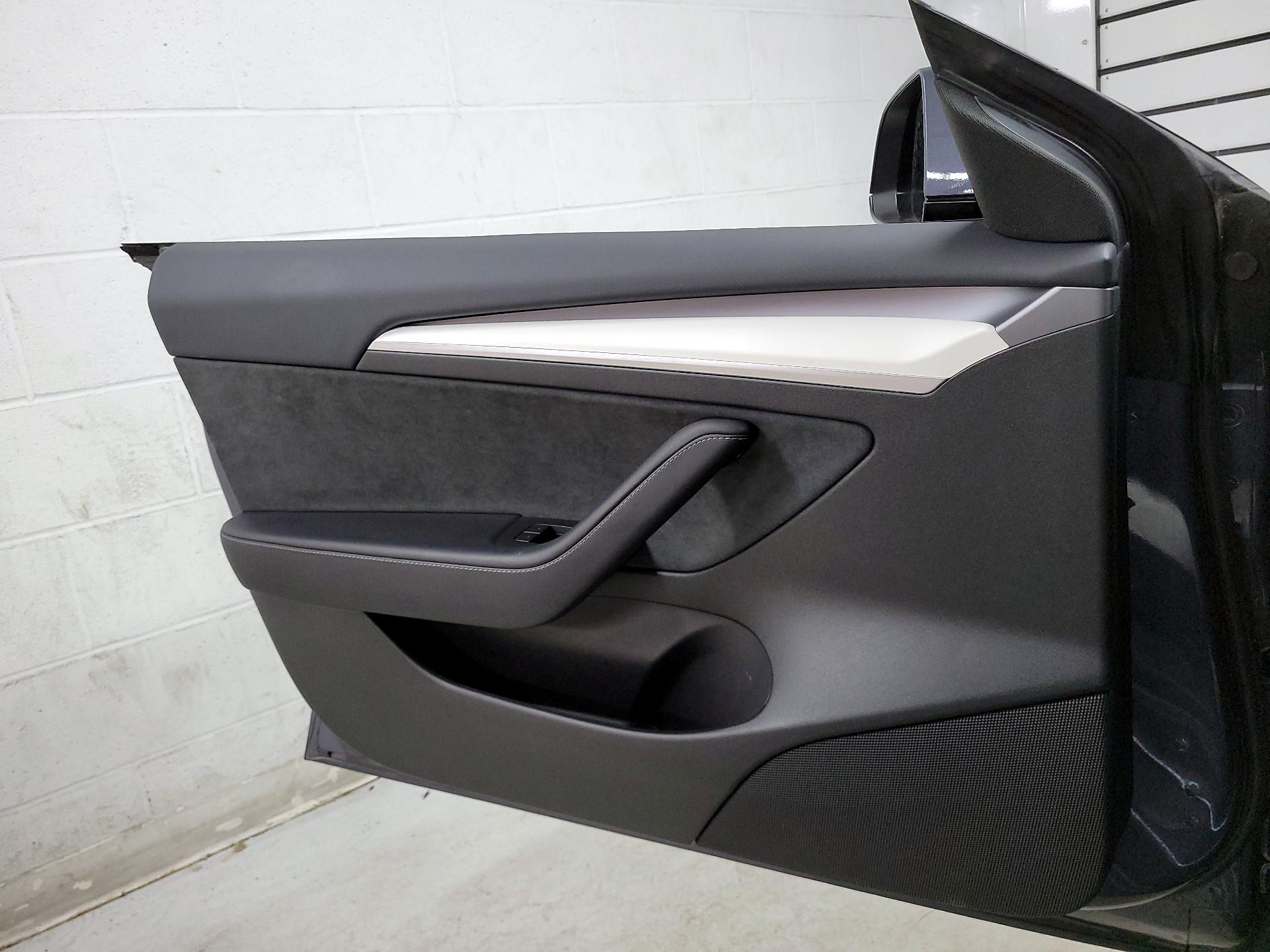 Thumbnail: 2023 Tesla Model 3 - 10