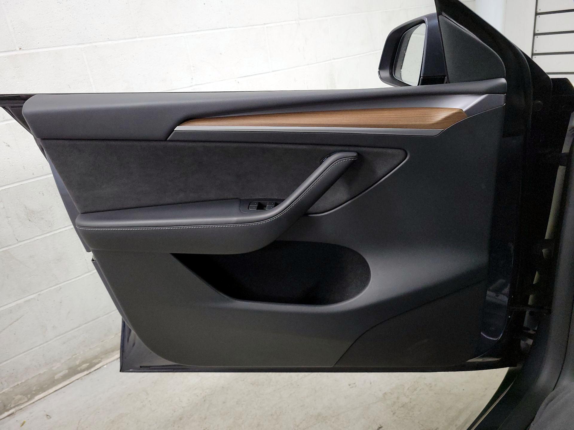 Thumbnail: 2023 Tesla Model Y - 10