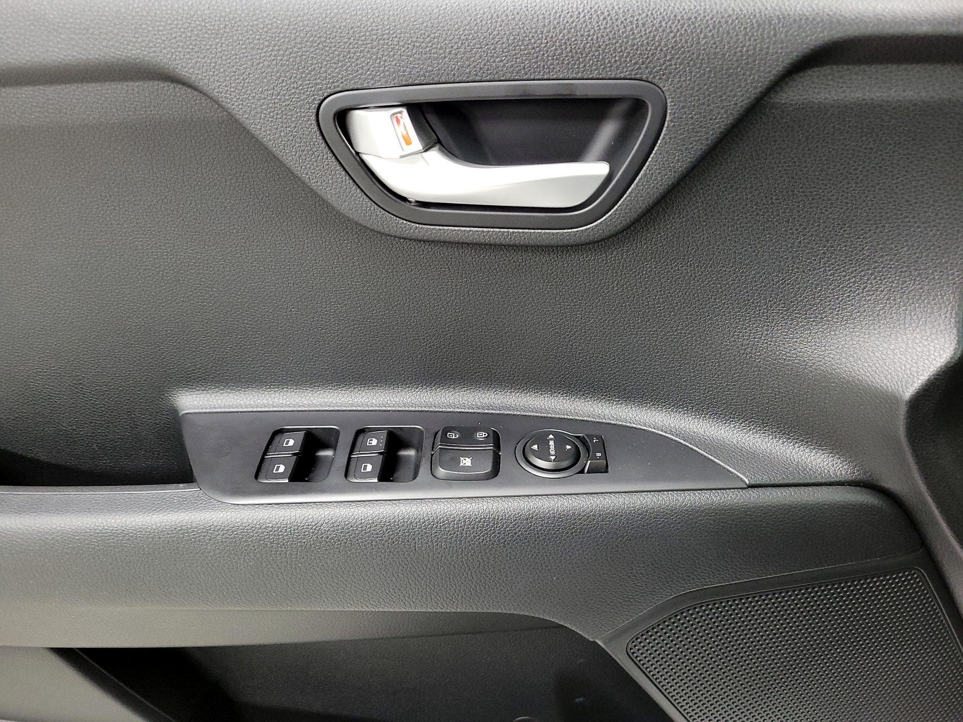 Thumbnail: 2023 Kia Rio - 10