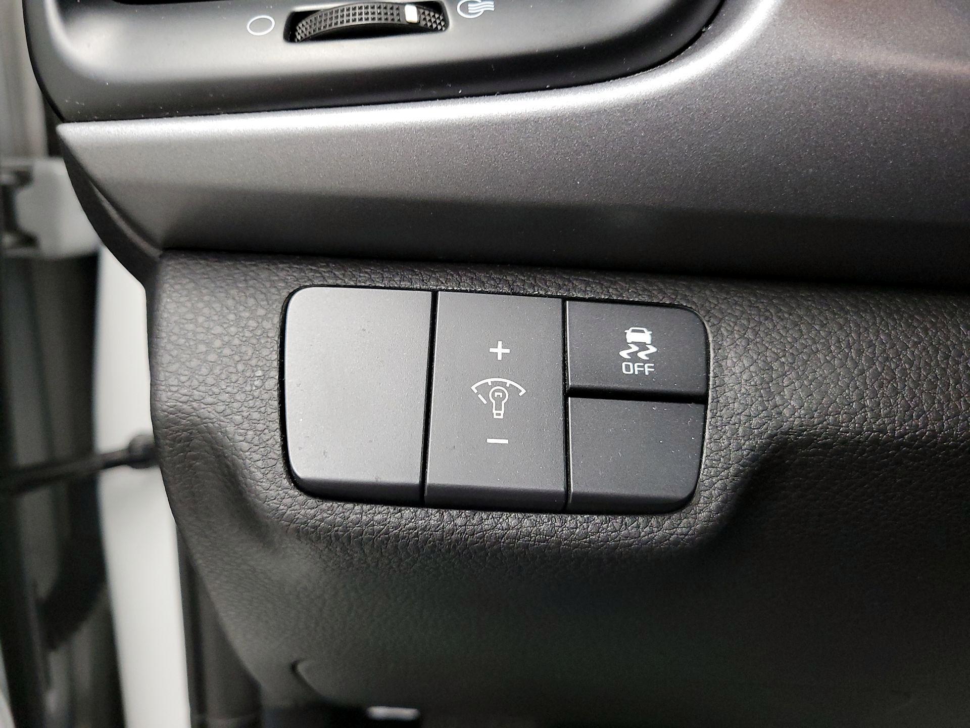 Thumbnail: 2023 Kia Rio - 11