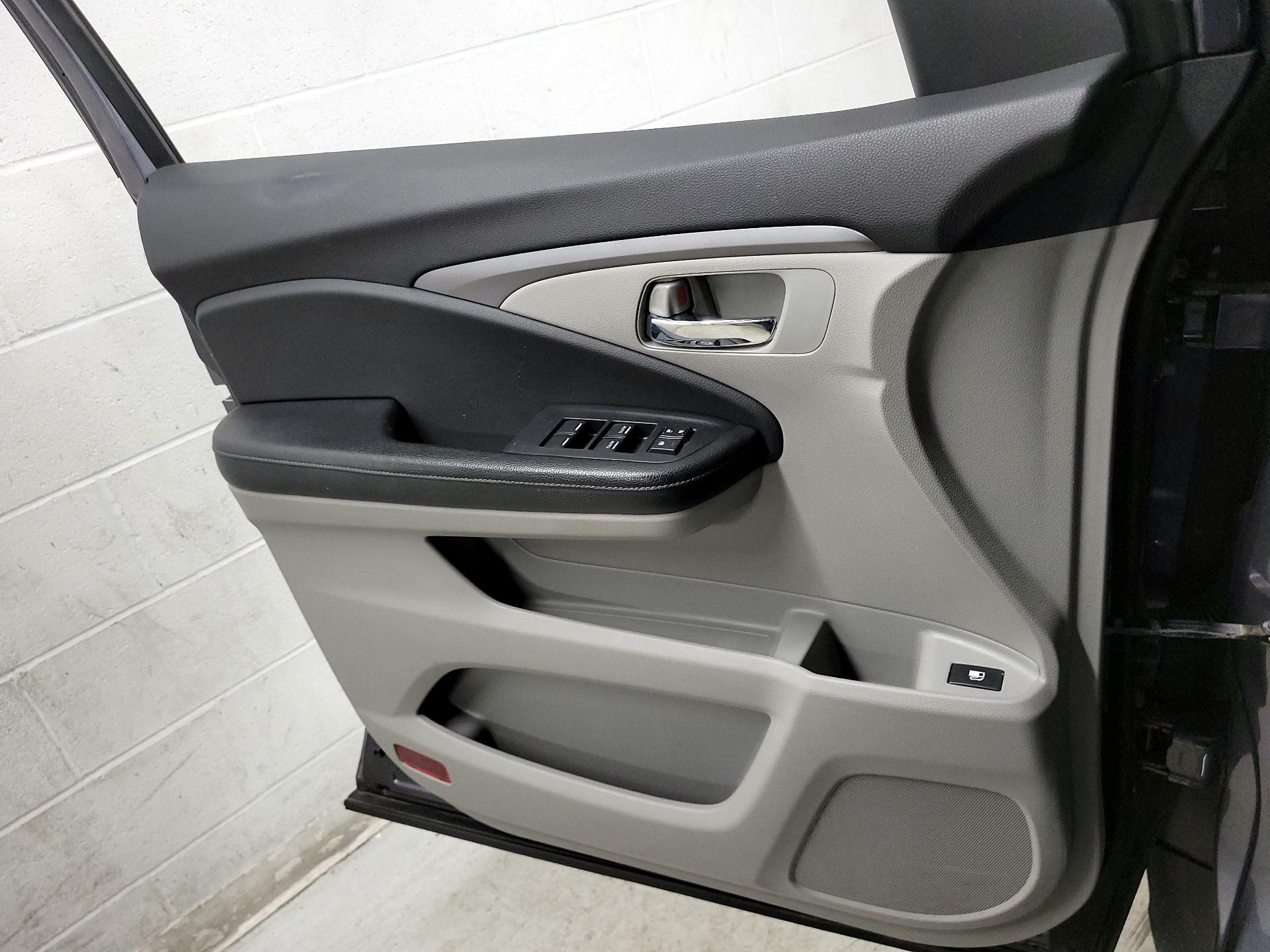 Thumbnail: 2017 Honda Ridgeline - 10