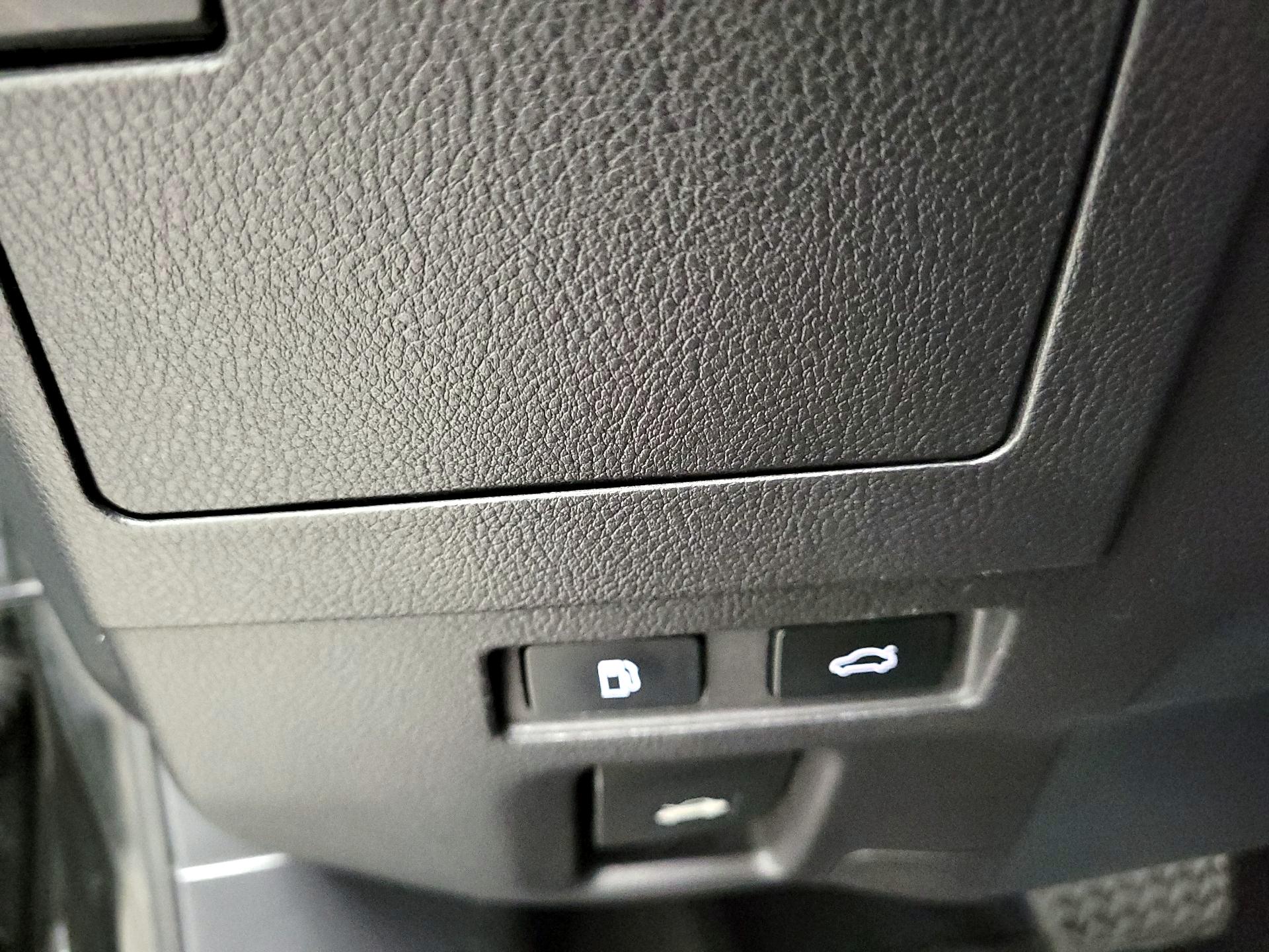 Thumbnail: 2020 Lexus ES - 11