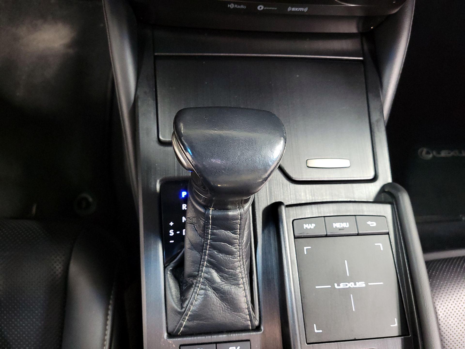 Thumbnail: 2020 Lexus ES - 16