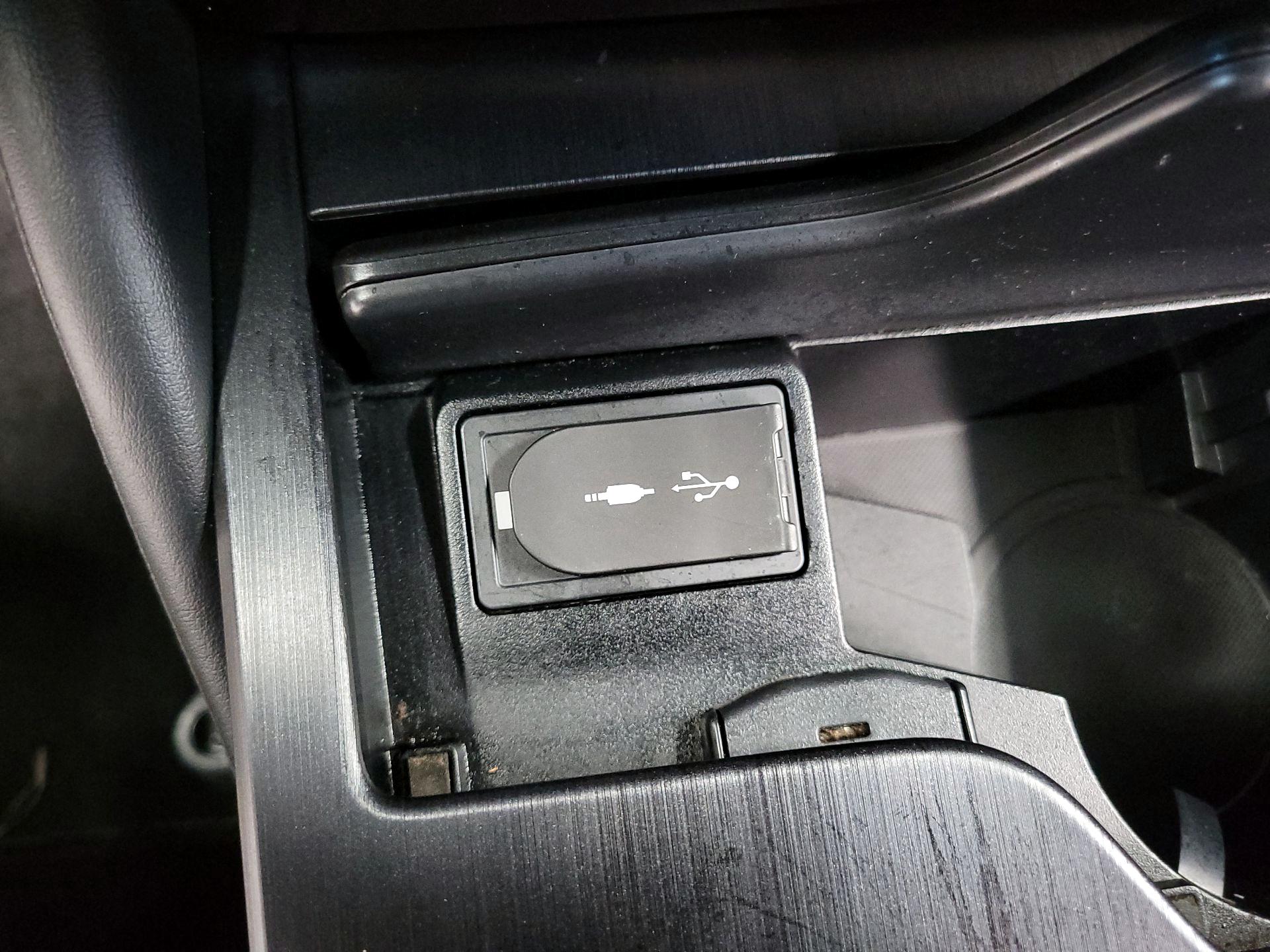 Thumbnail: 2020 Lexus ES - 17