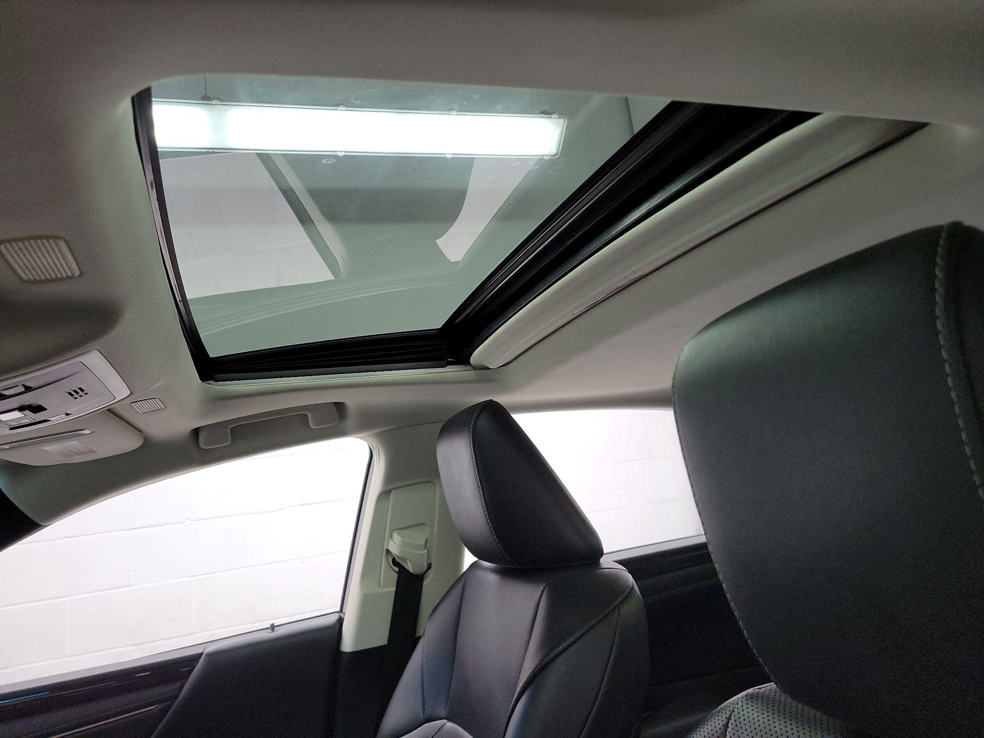 Thumbnail: 2020 Lexus ES - 18