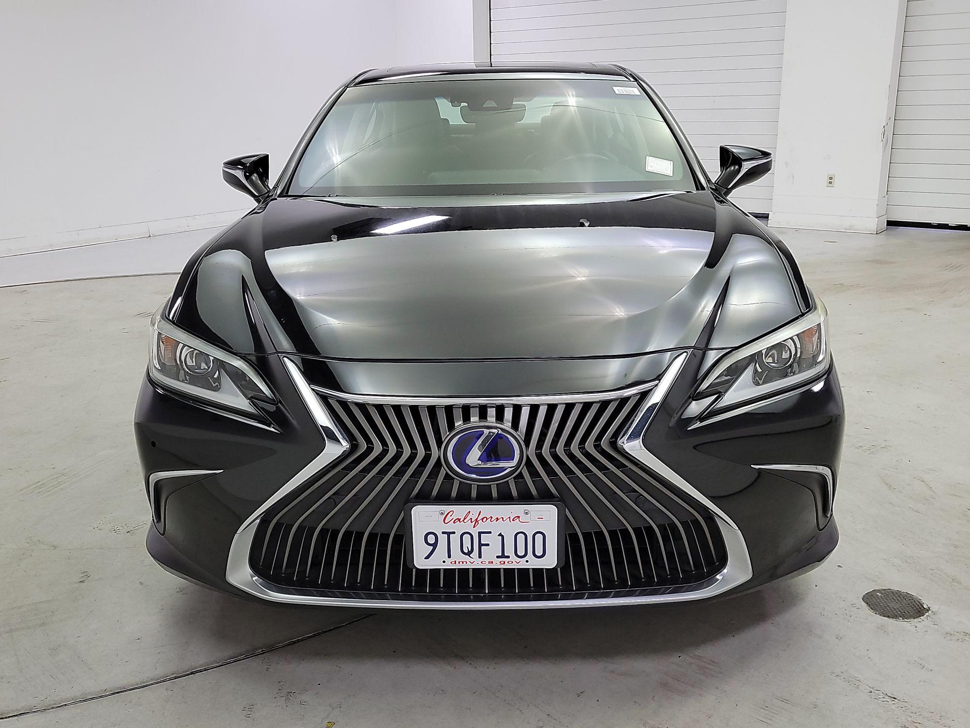 Thumbnail: 2020 Lexus ES - 2