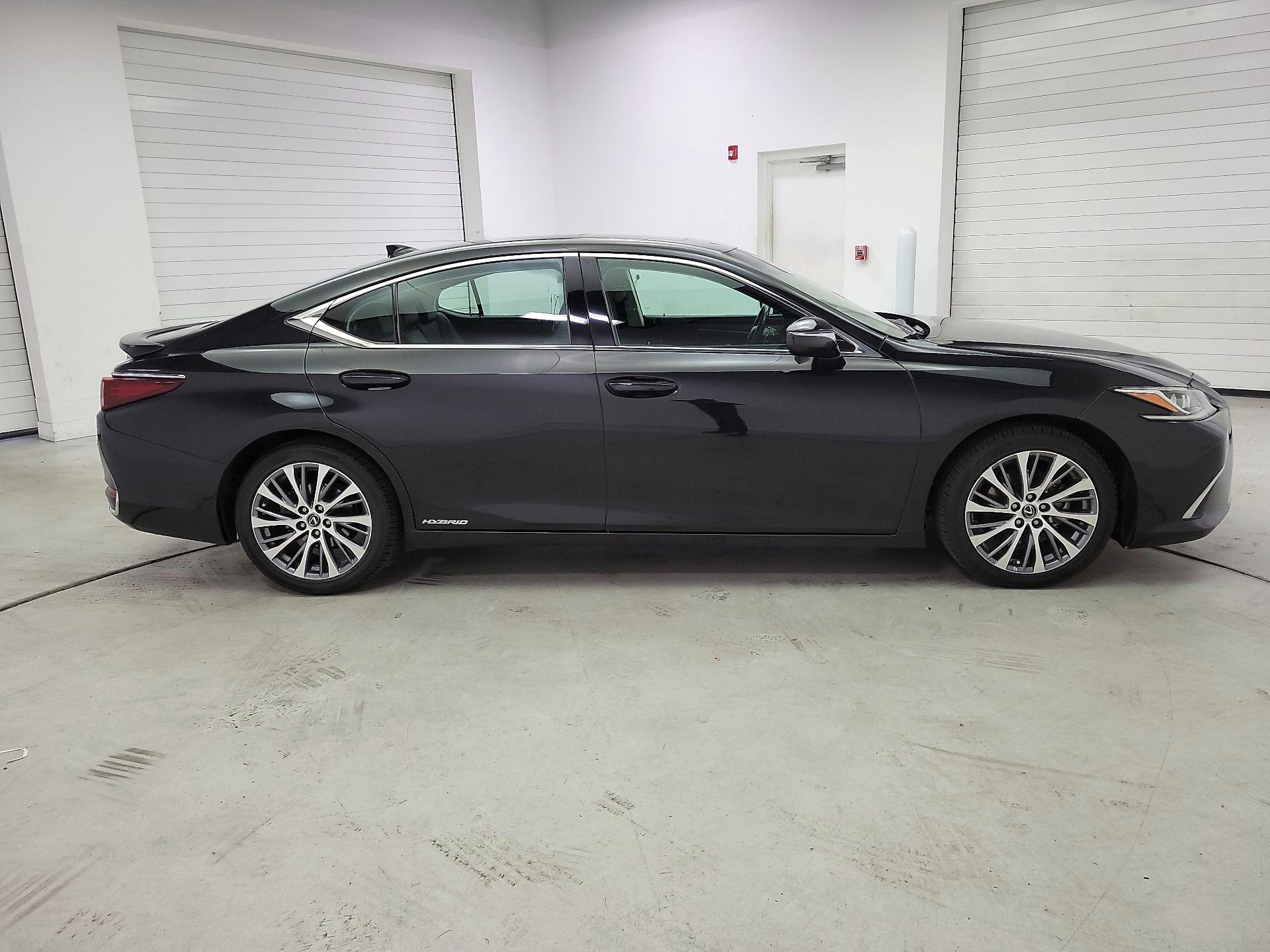 Thumbnail: 2020 Lexus ES - 4