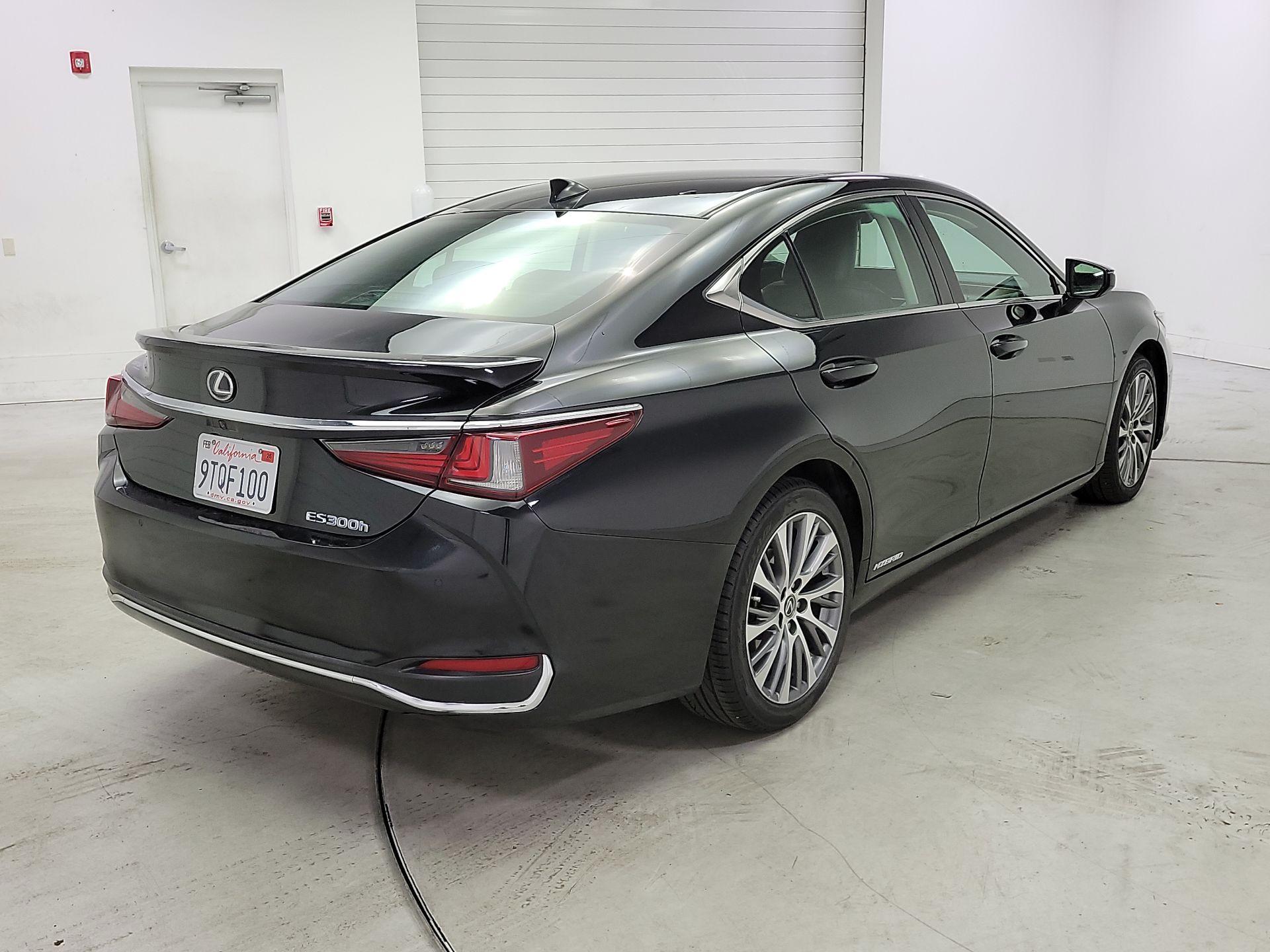 Thumbnail: 2020 Lexus ES - 5