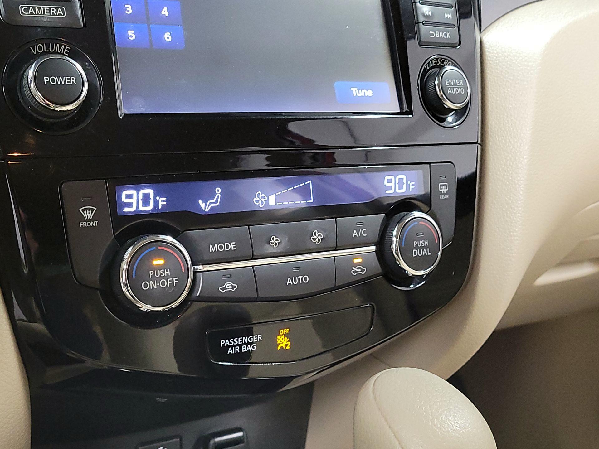 Thumbnail: 2015 Nissan Rogue - 17