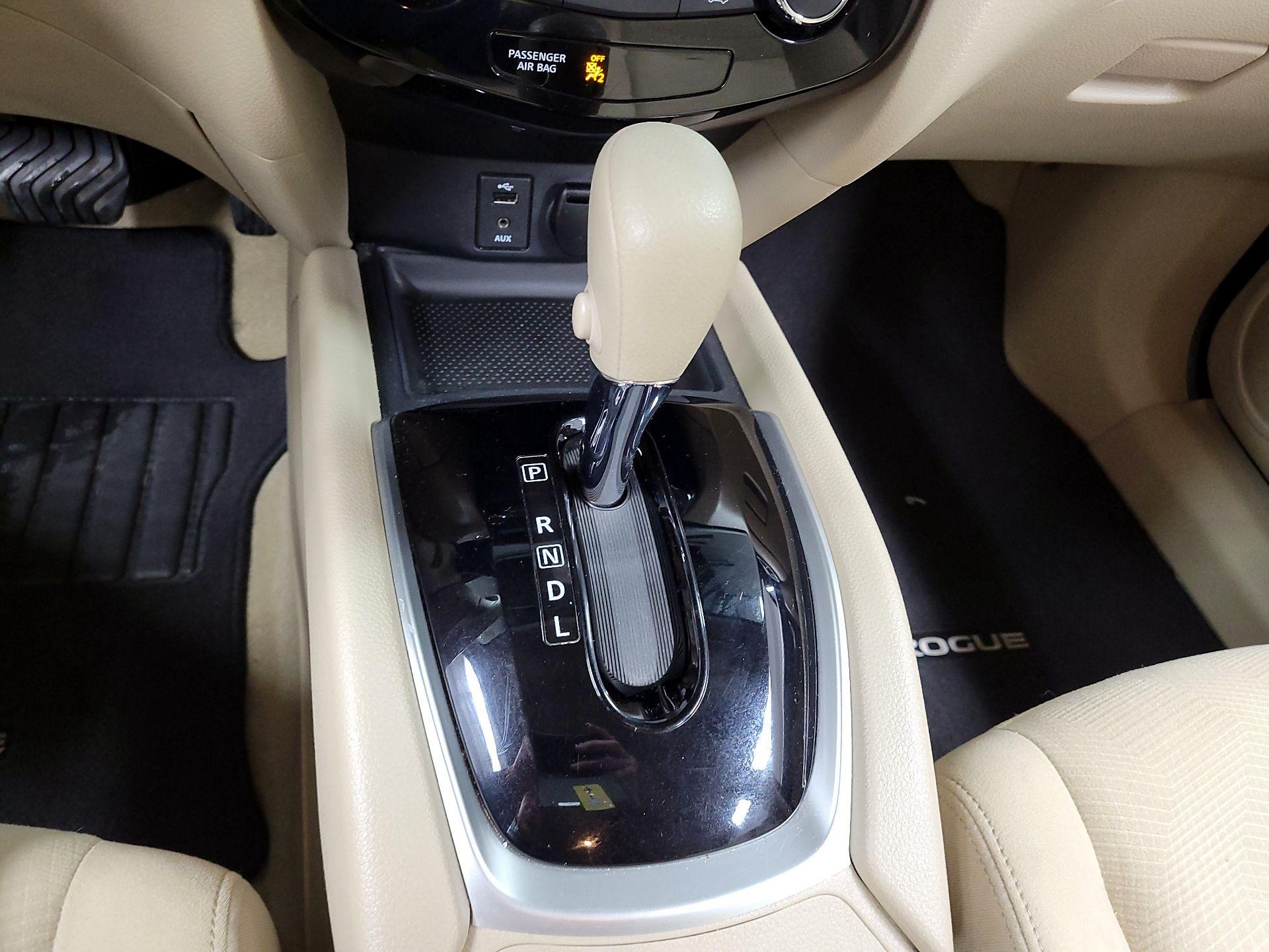 Thumbnail: 2015 Nissan Rogue - 18