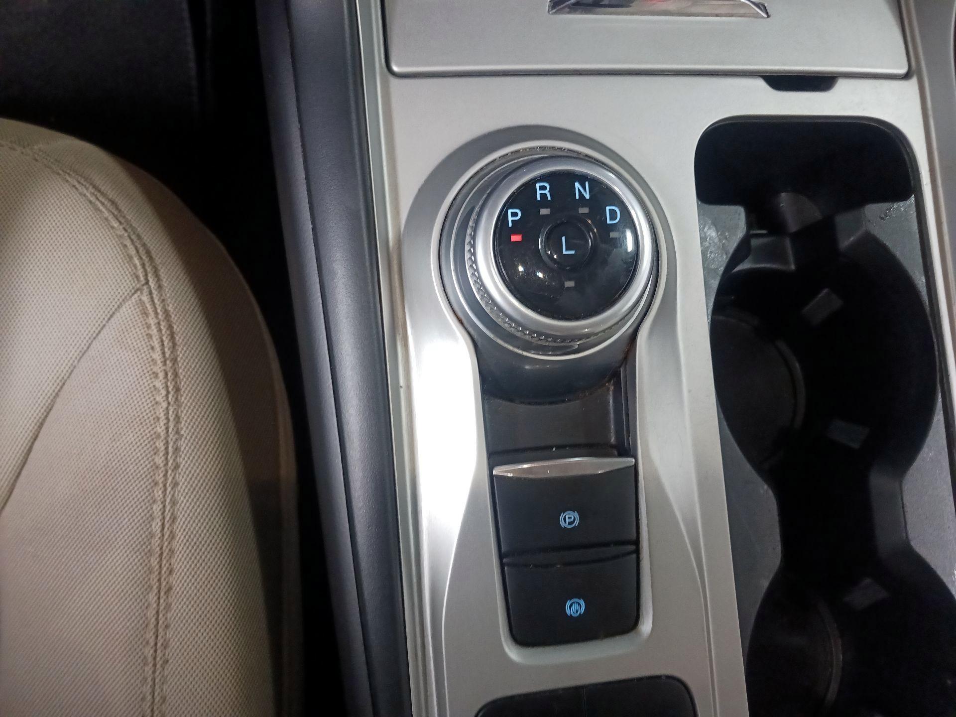 Thumbnail: 2022 Ford Explorer - 15