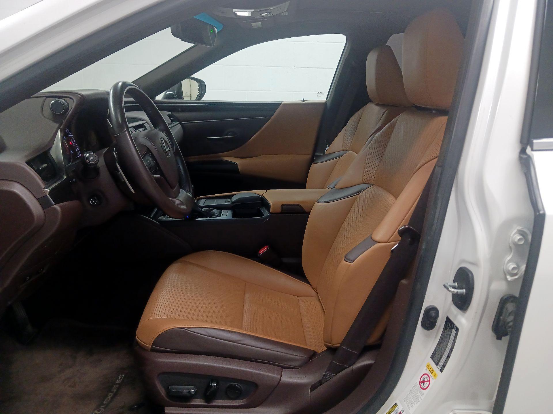 Thumbnail: 2019 Lexus ES - 9