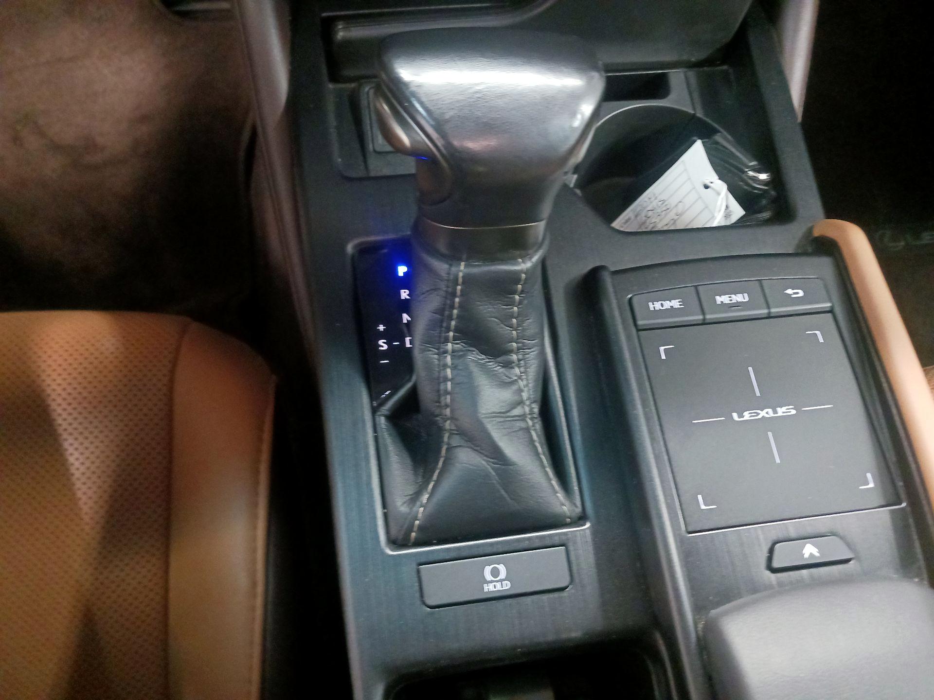 Thumbnail: 2019 Lexus ES - 13