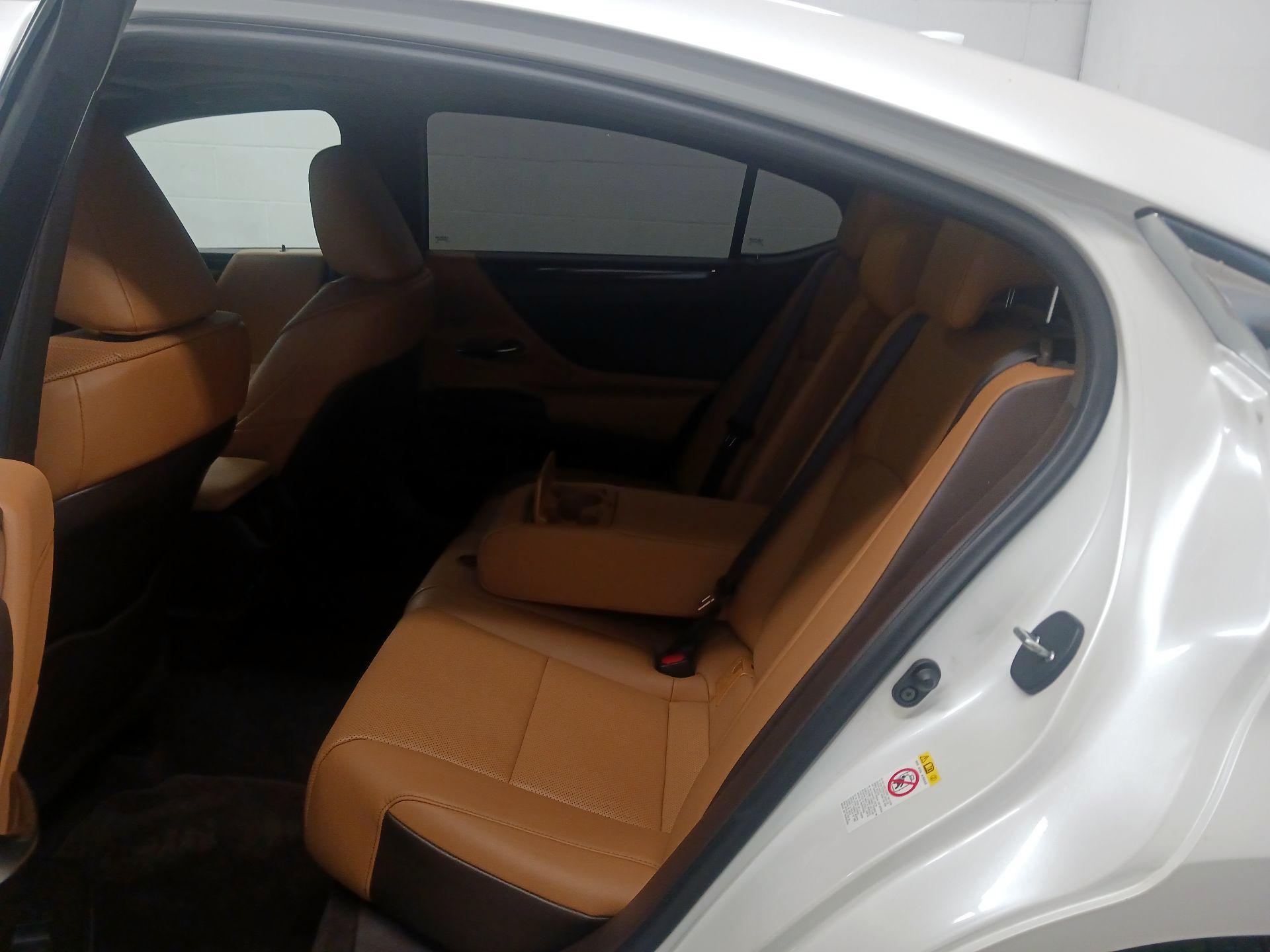 Thumbnail: 2019 Lexus ES - 14