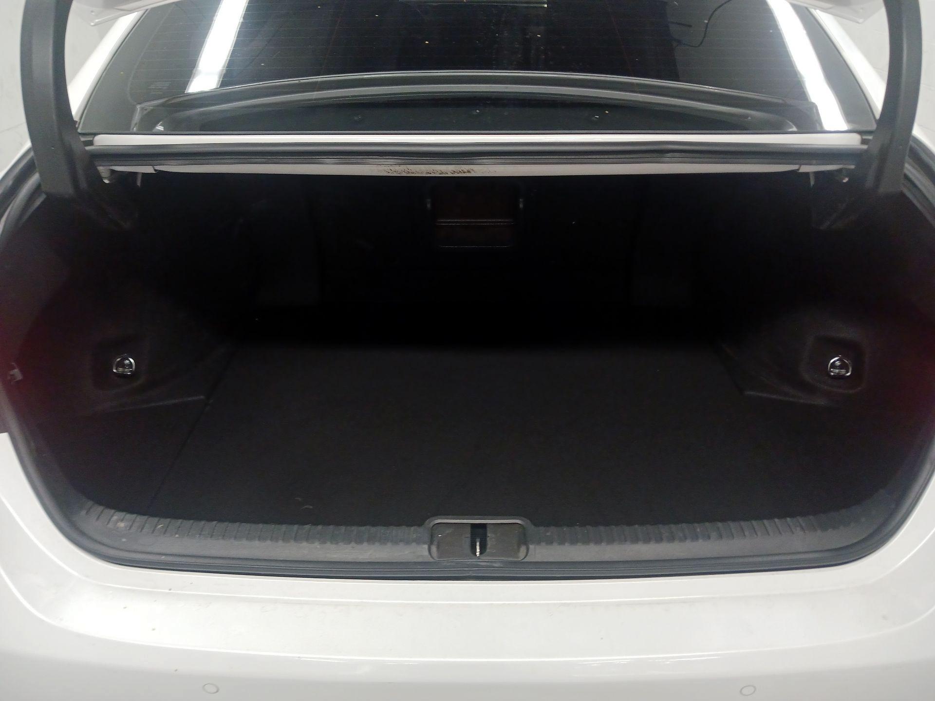 Thumbnail: 2019 Lexus ES - 15