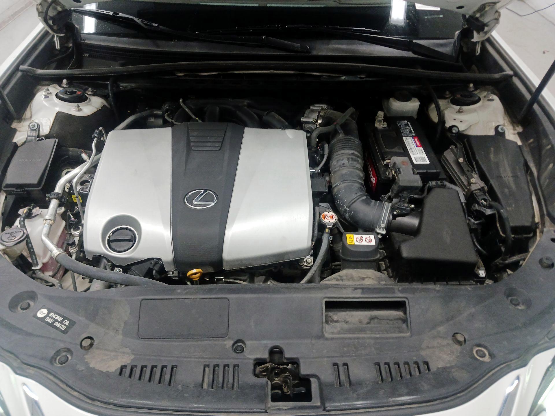 Thumbnail: 2019 Lexus ES - 16