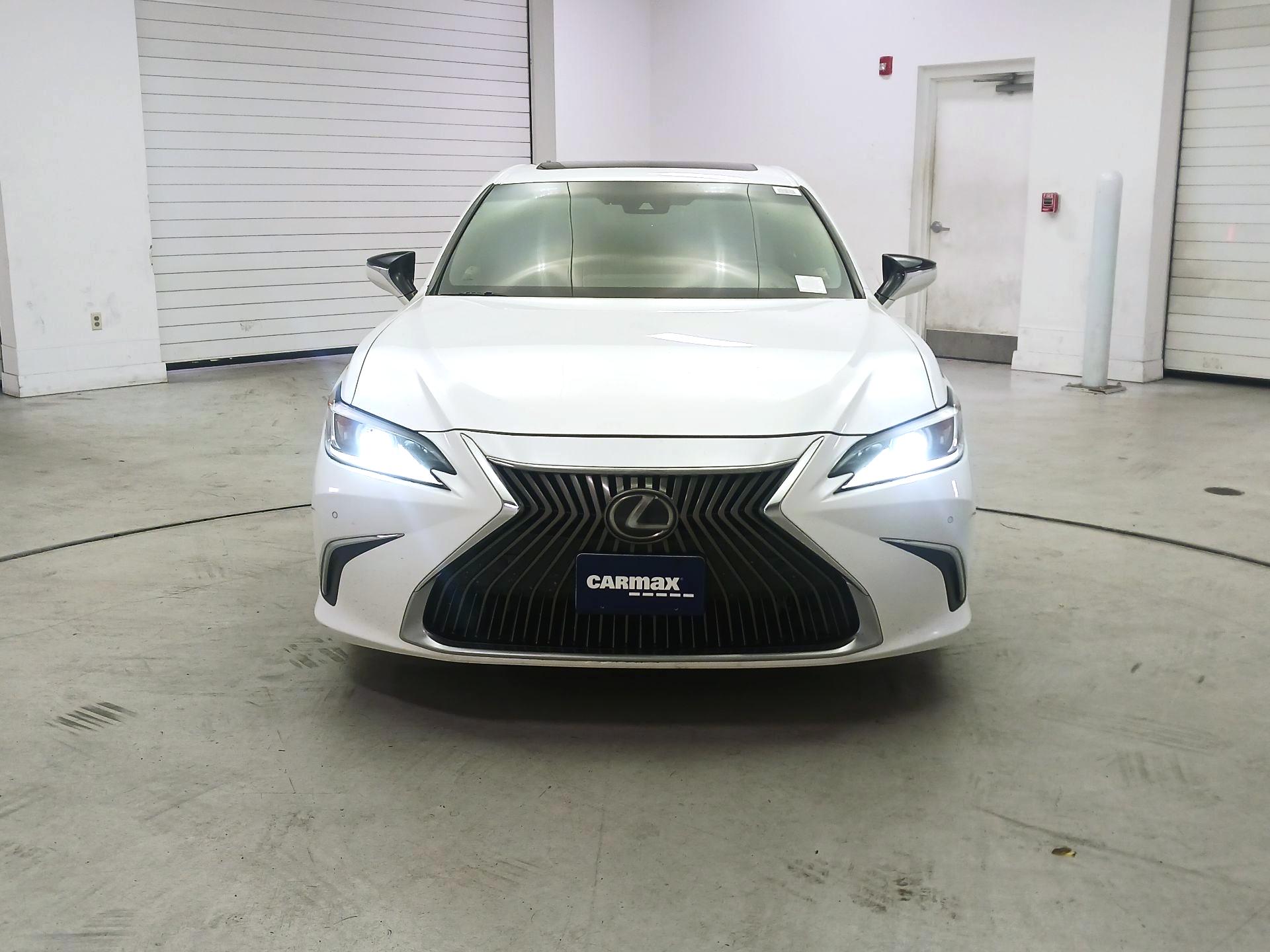 Thumbnail: 2019 Lexus ES - 2