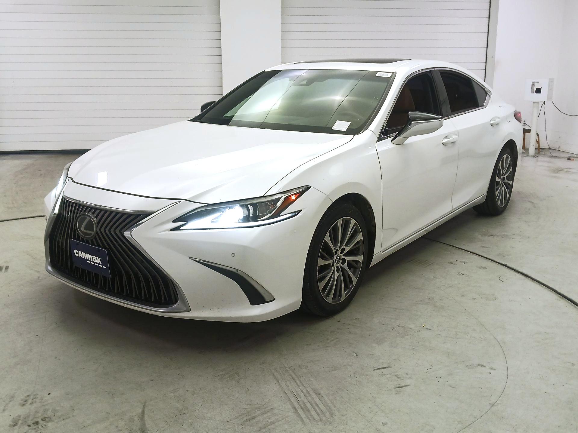 Thumbnail: 2019 Lexus ES - 3