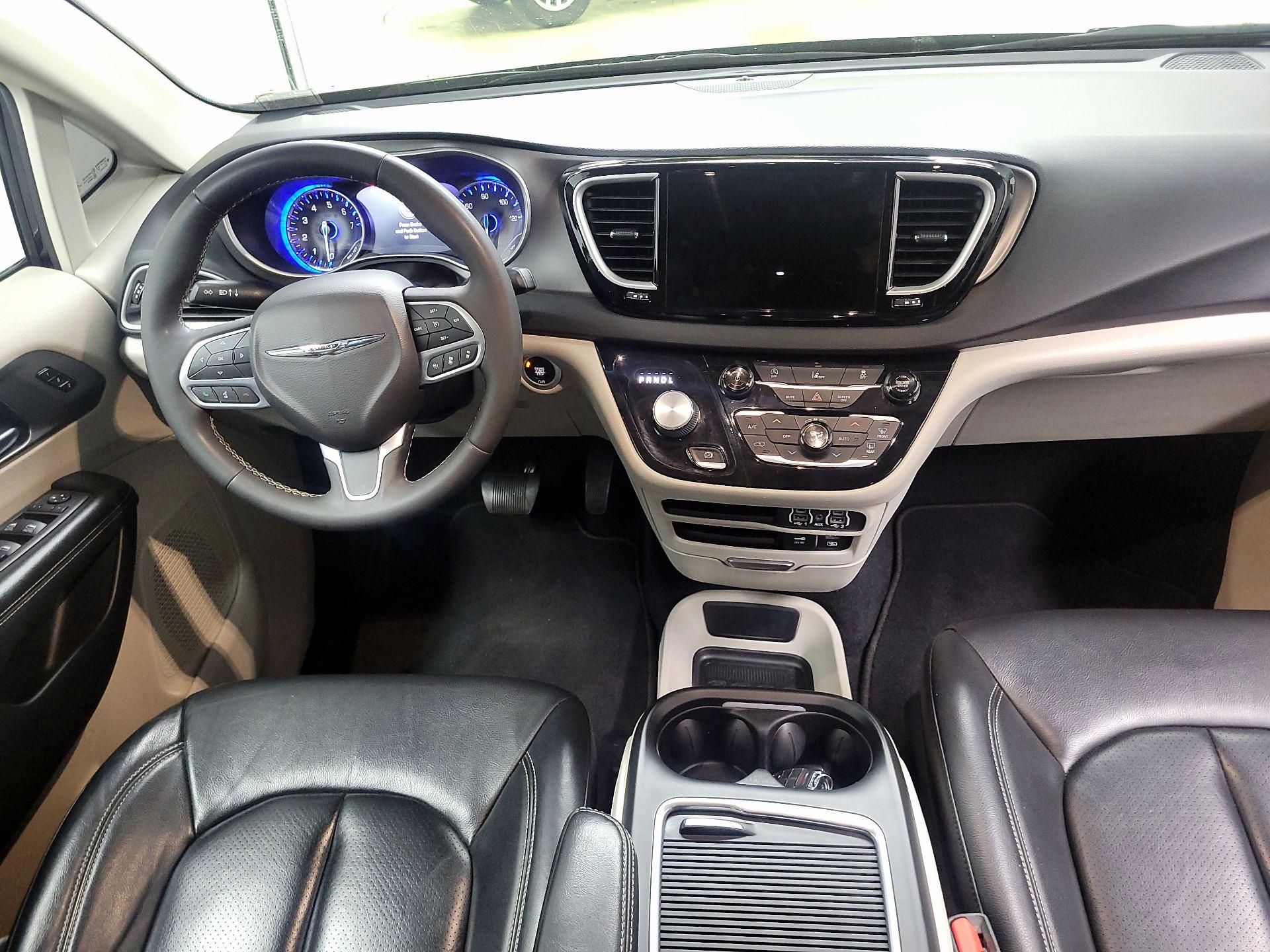 Thumbnail: 2022 Chrysler Pacifica - 9