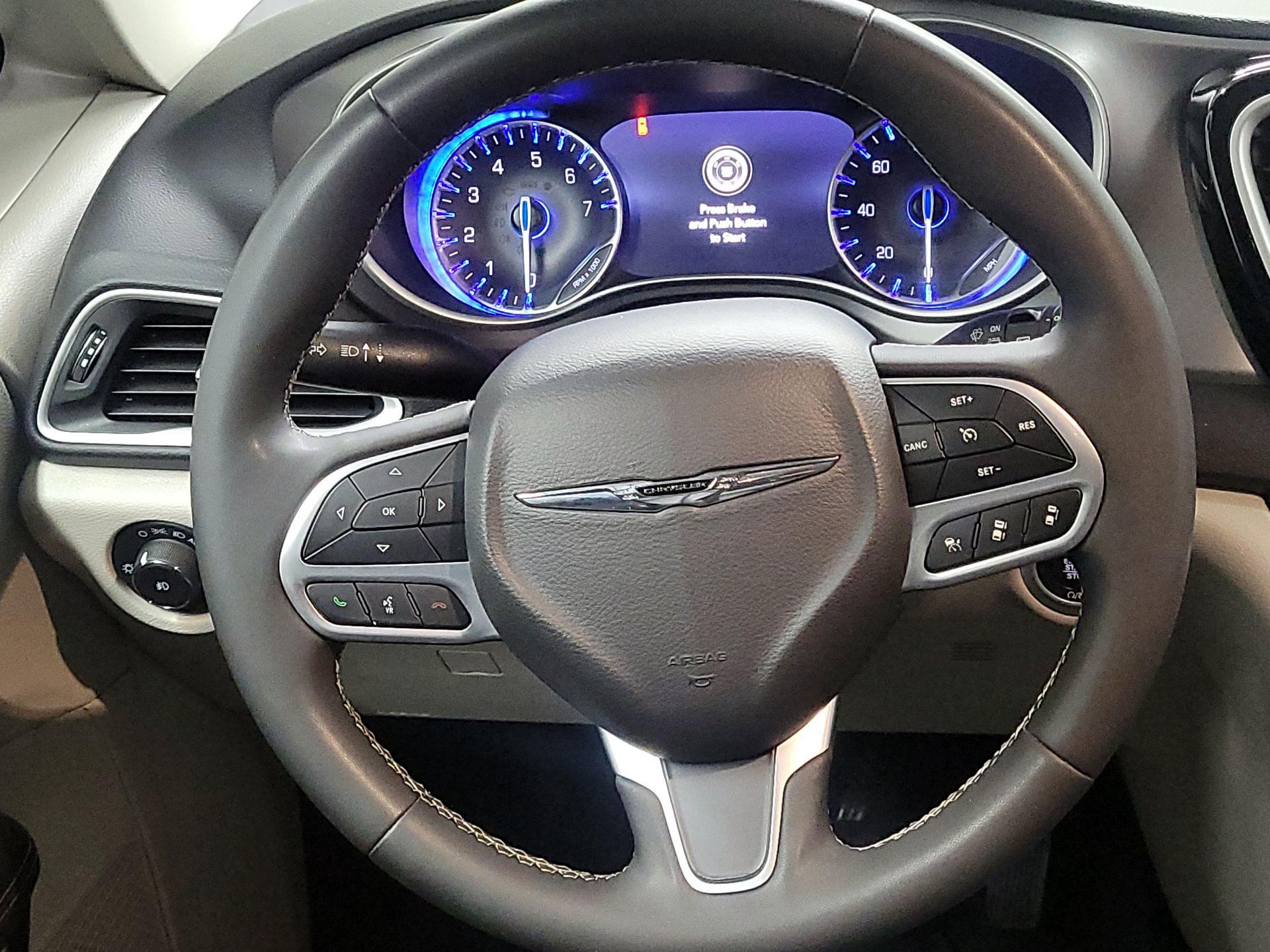 Thumbnail: 2022 Chrysler Pacifica - 10