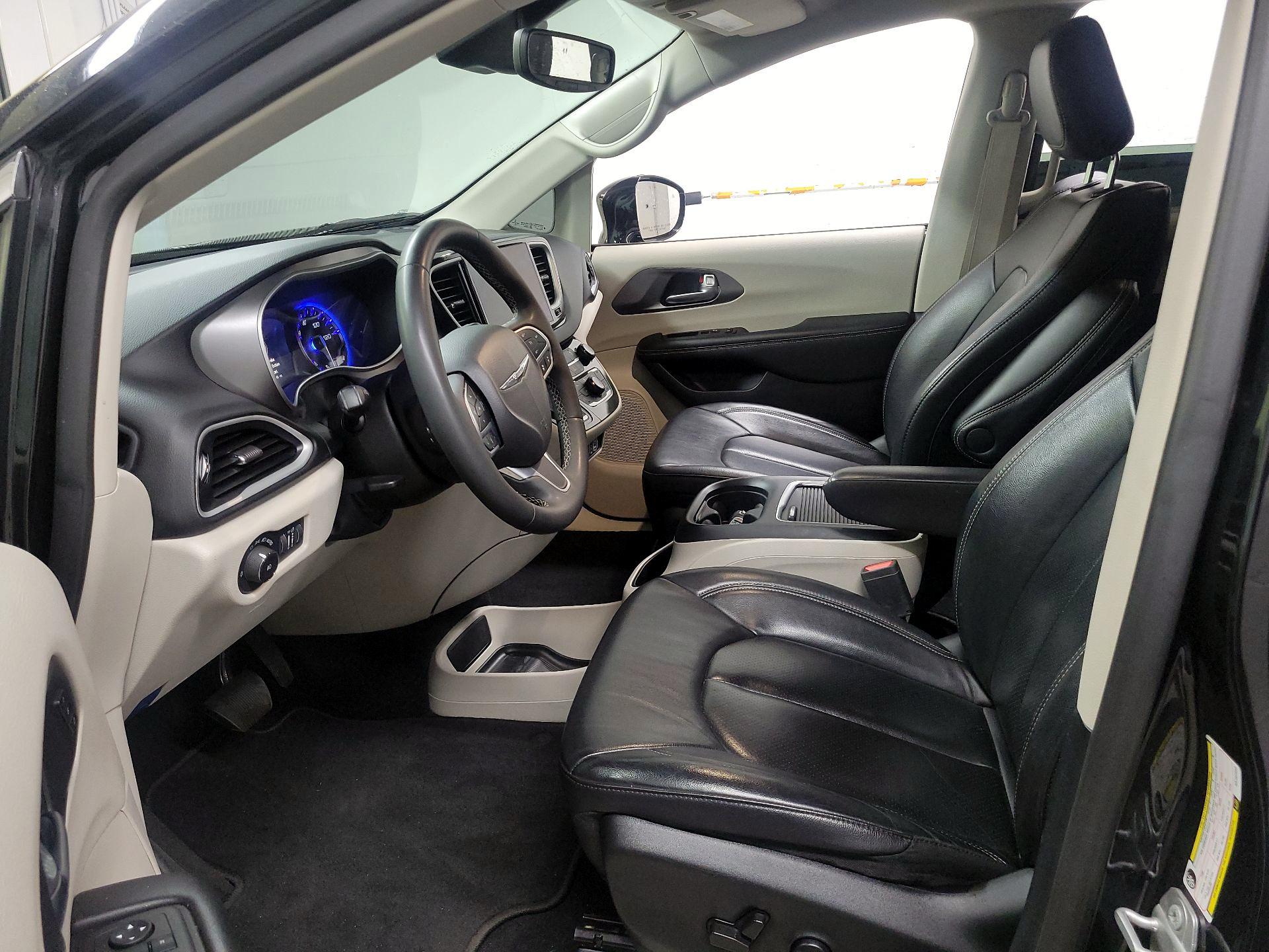 Thumbnail: 2022 Chrysler Pacifica - 11