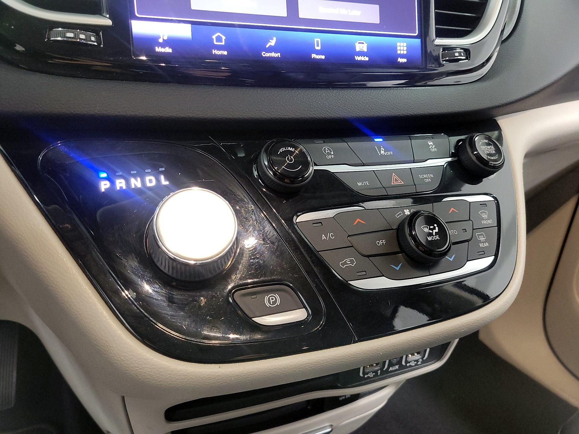 Thumbnail: 2022 Chrysler Pacifica - 16