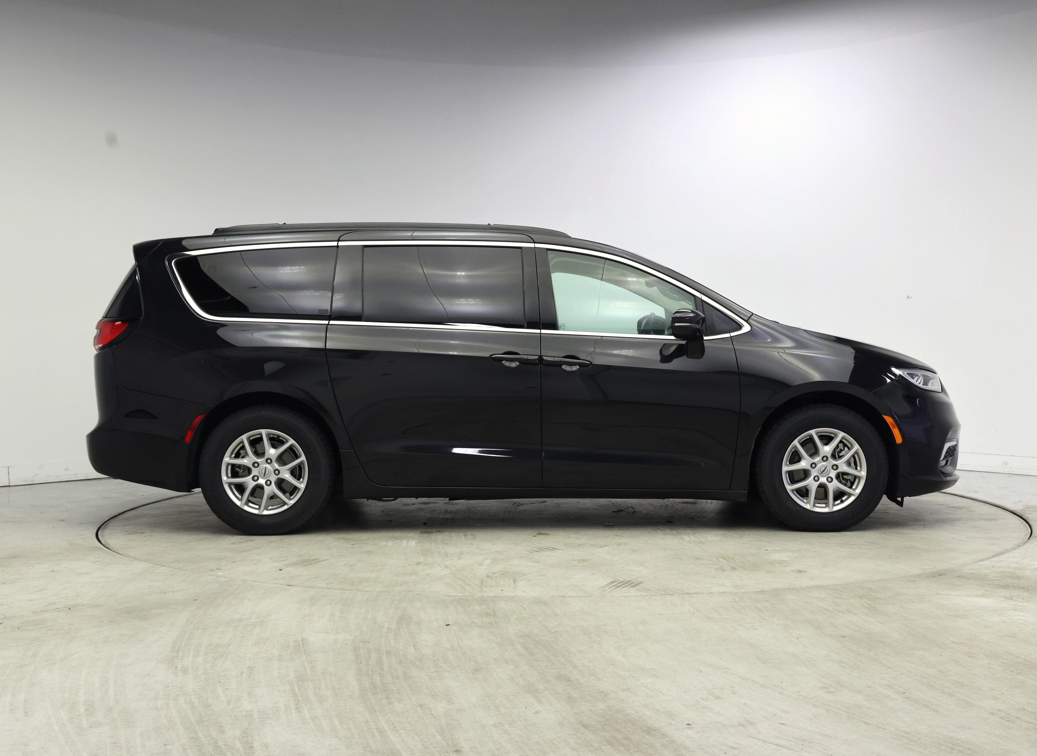 Thumbnail: 2022 Chrysler Pacifica - 7