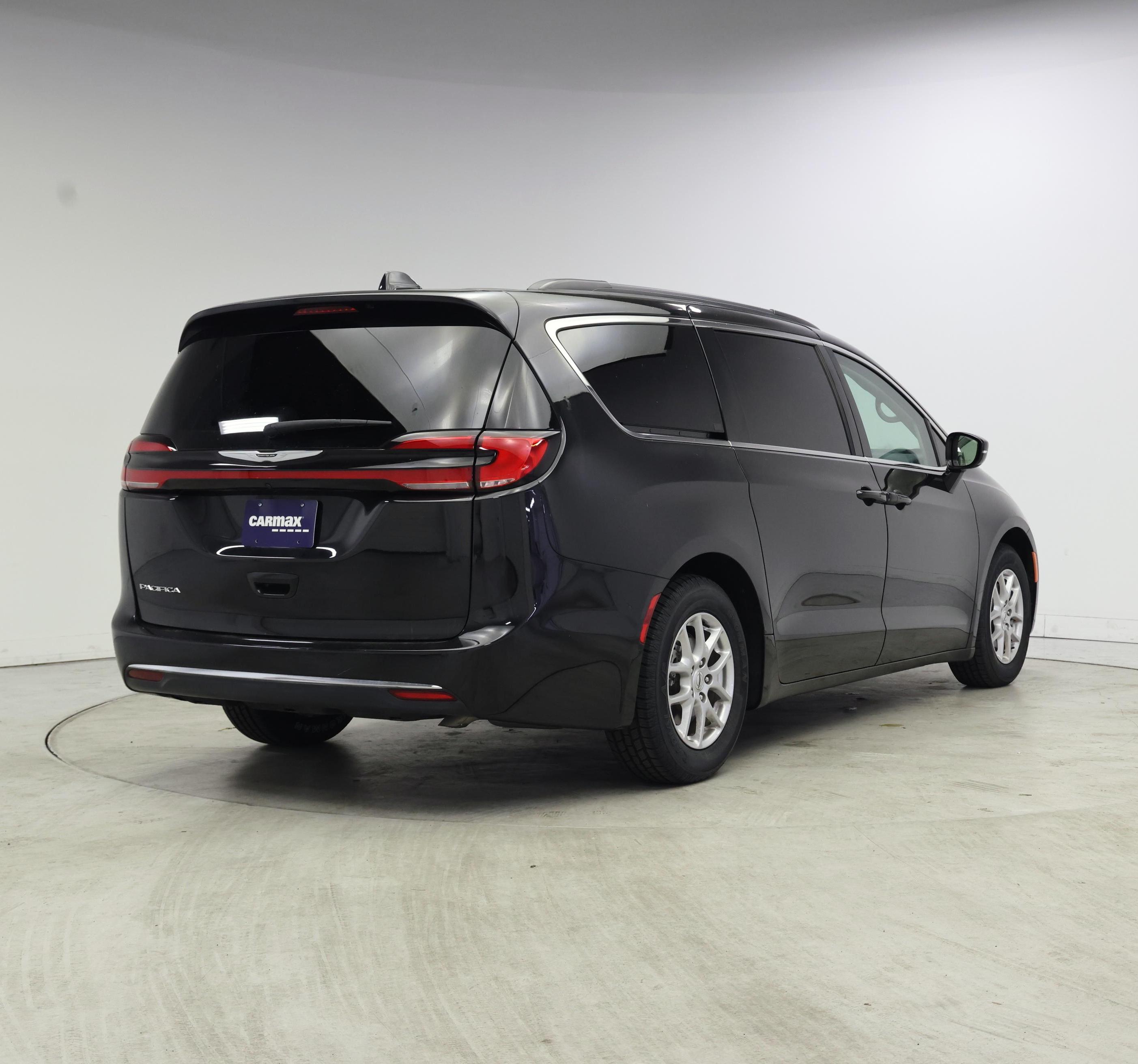 Thumbnail: 2022 Chrysler Pacifica - 8