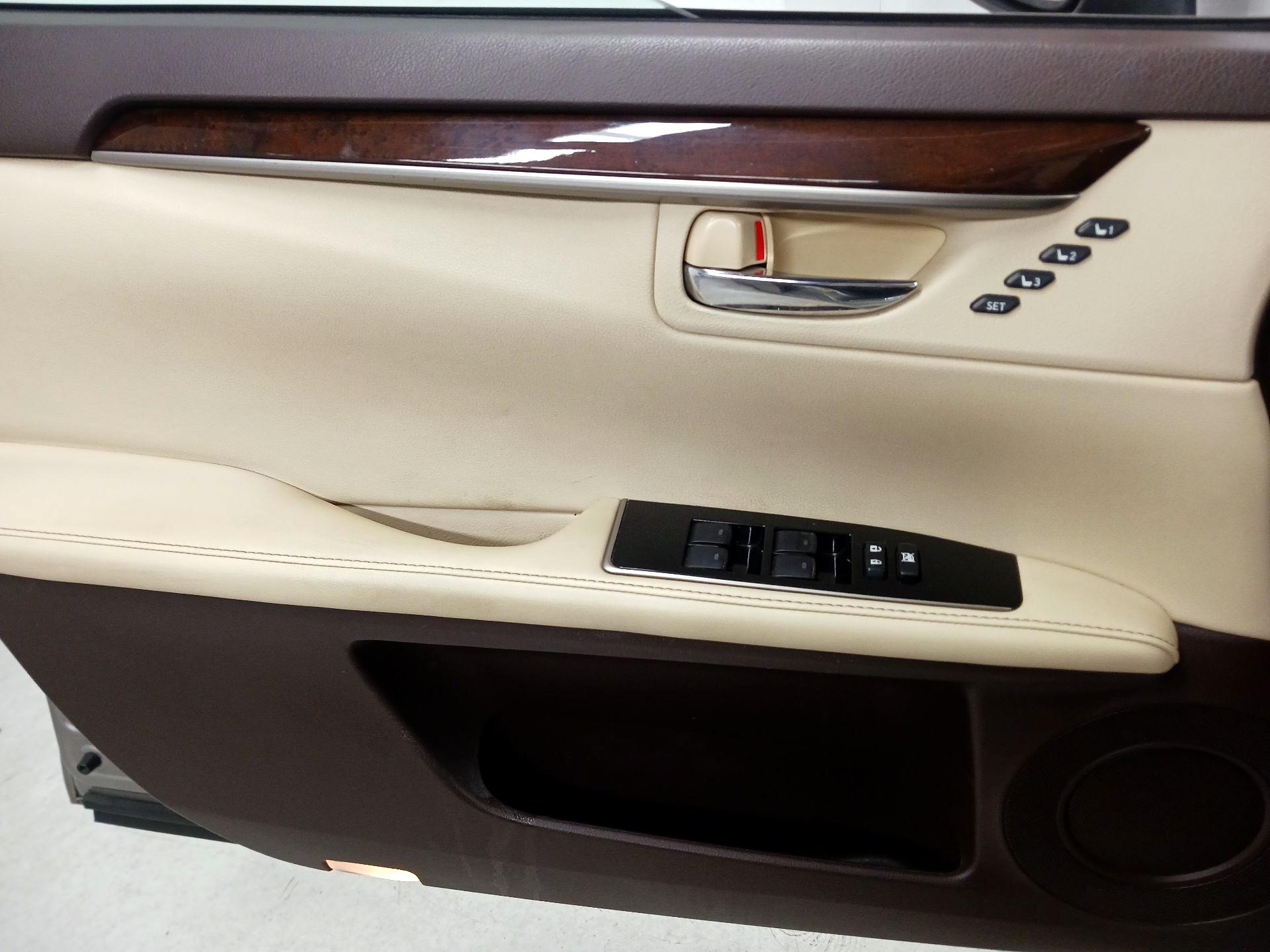 Thumbnail: 2018 Lexus ES - 10