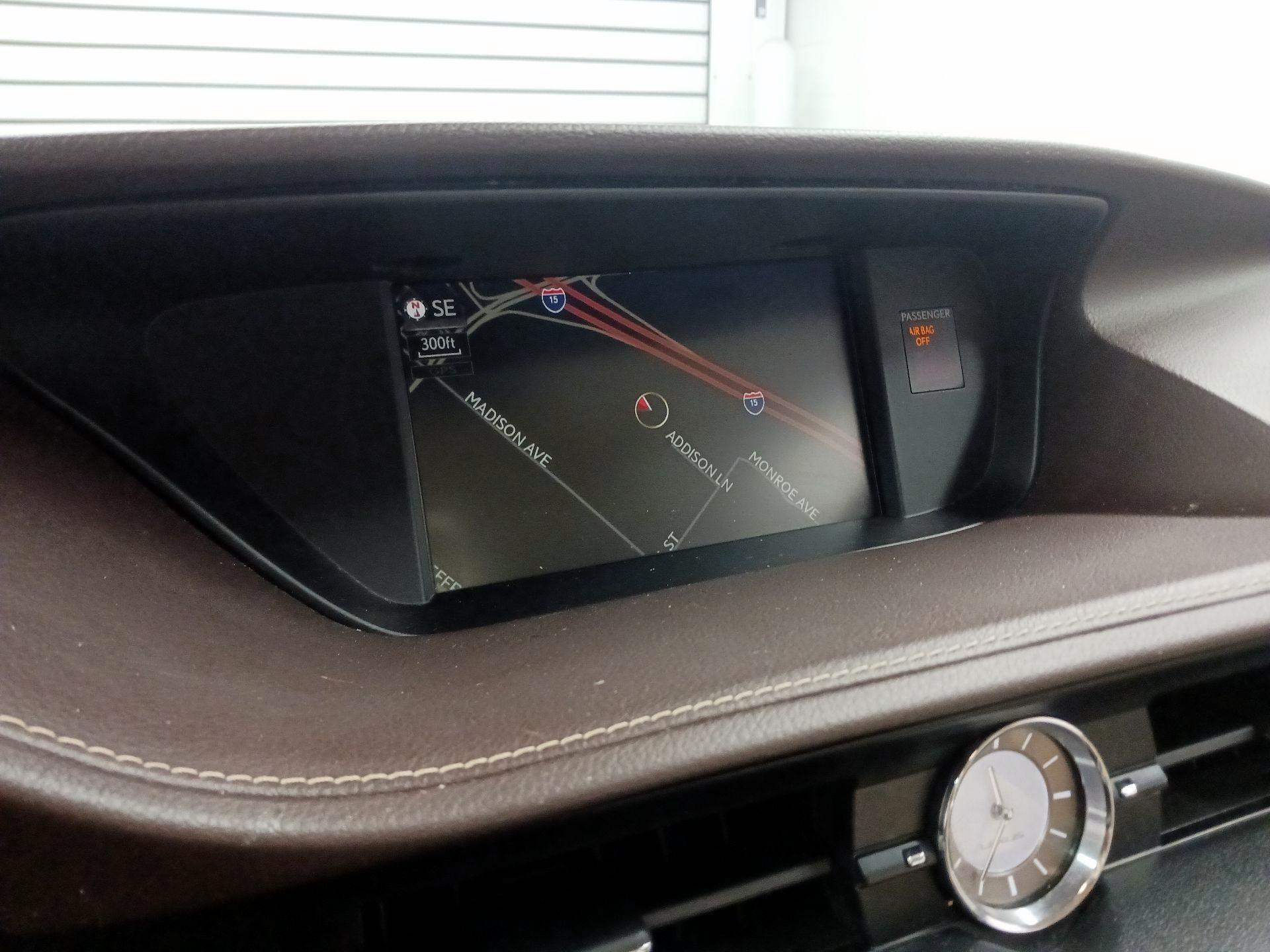 Thumbnail: 2018 Lexus ES - 11