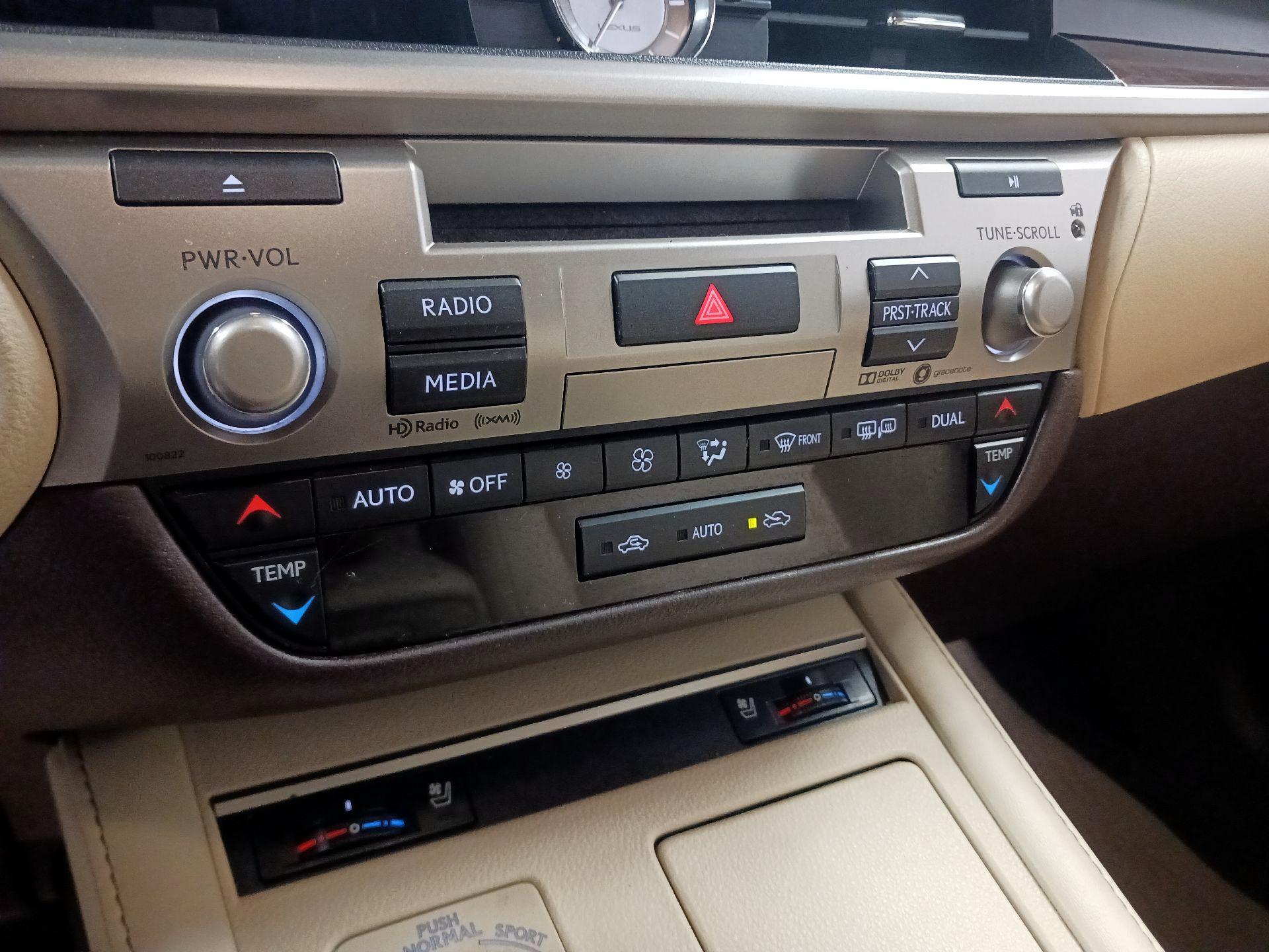 Thumbnail: 2018 Lexus ES - 12