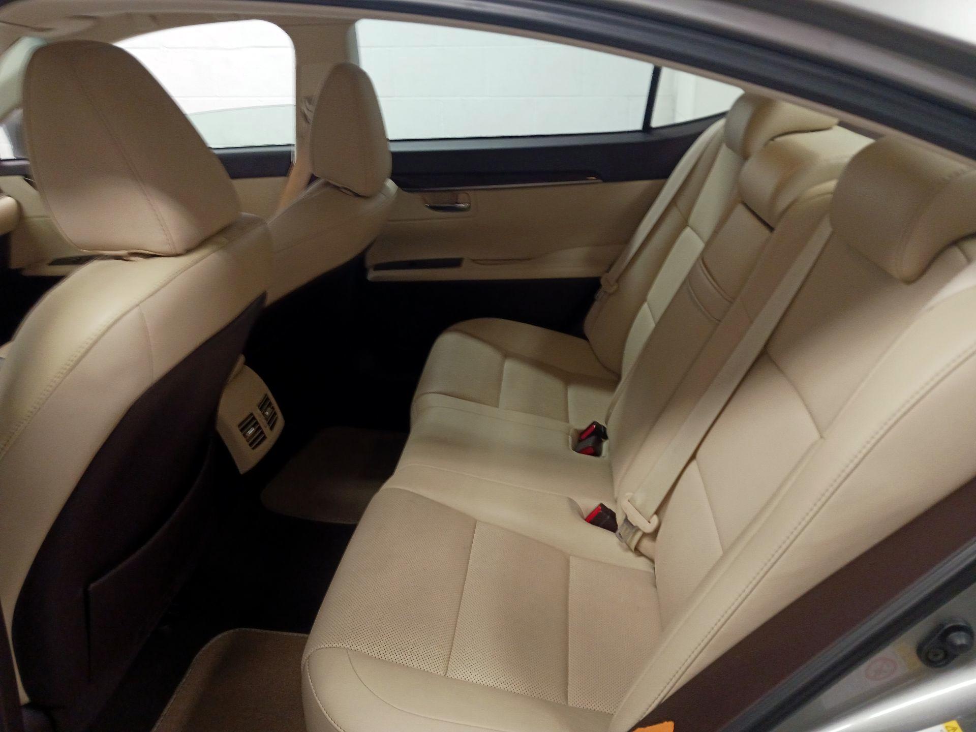 Thumbnail: 2018 Lexus ES - 14