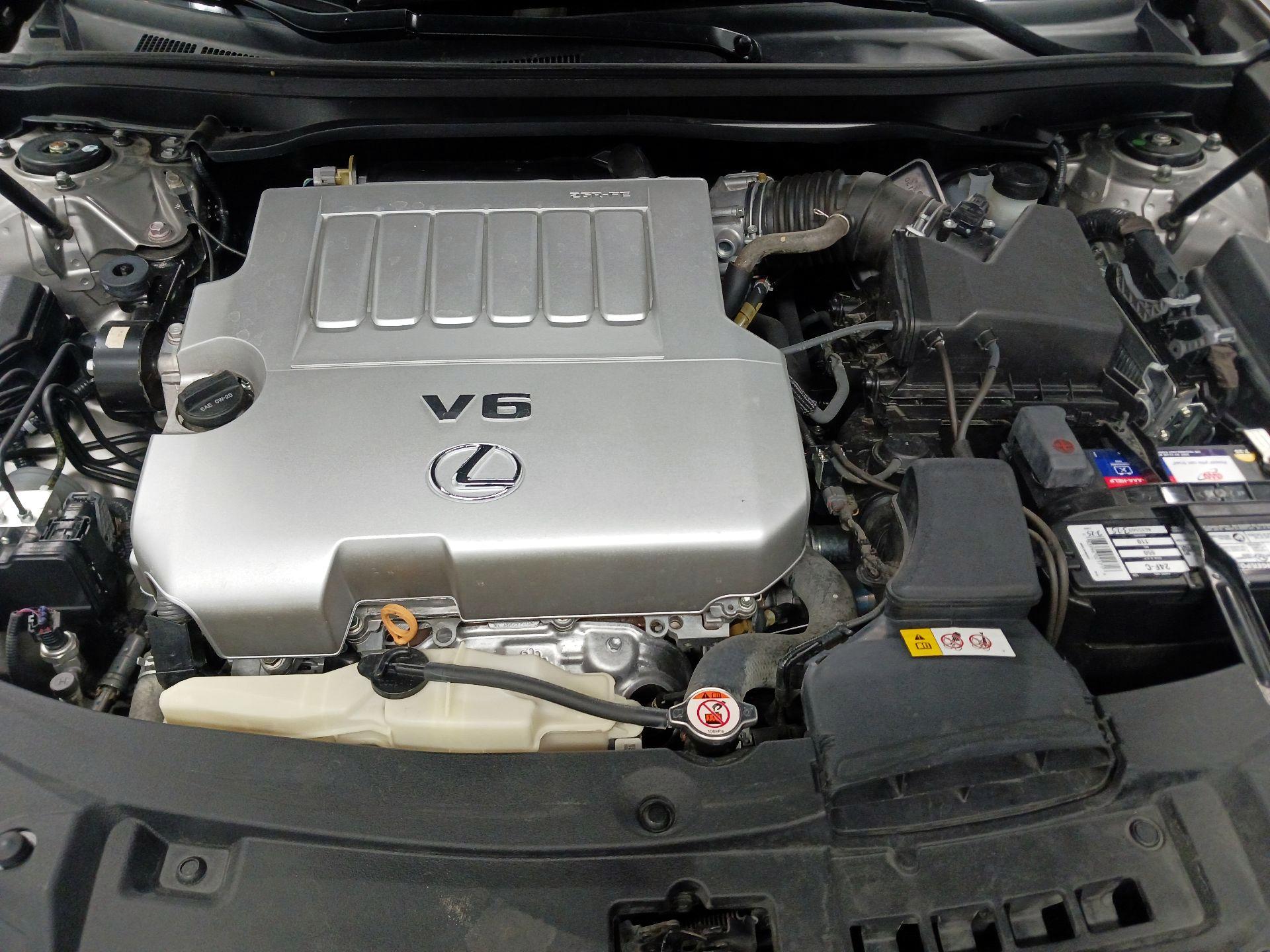 Thumbnail: 2018 Lexus ES - 16