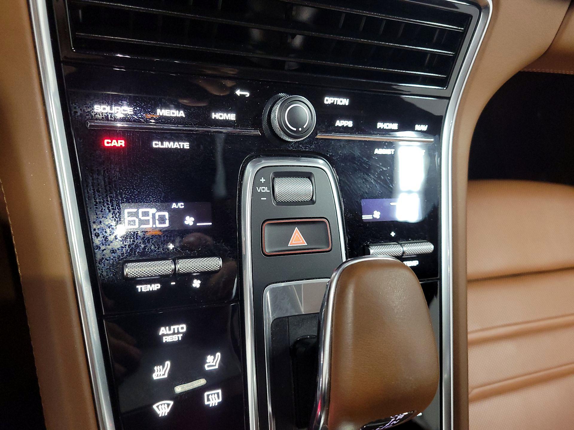 Thumbnail: 2021 Porsche Panamera - 13