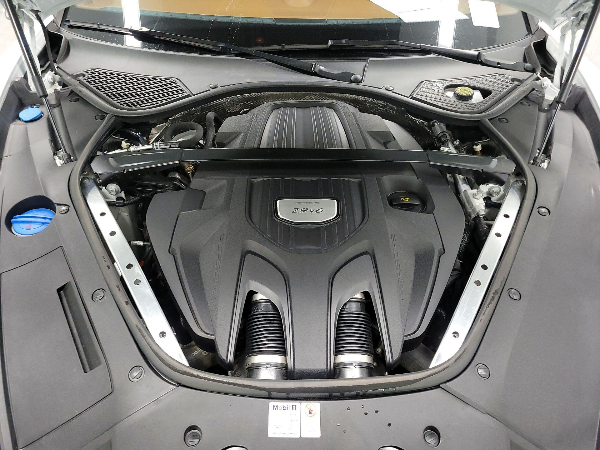 Thumbnail: 2021 Porsche Panamera - 17