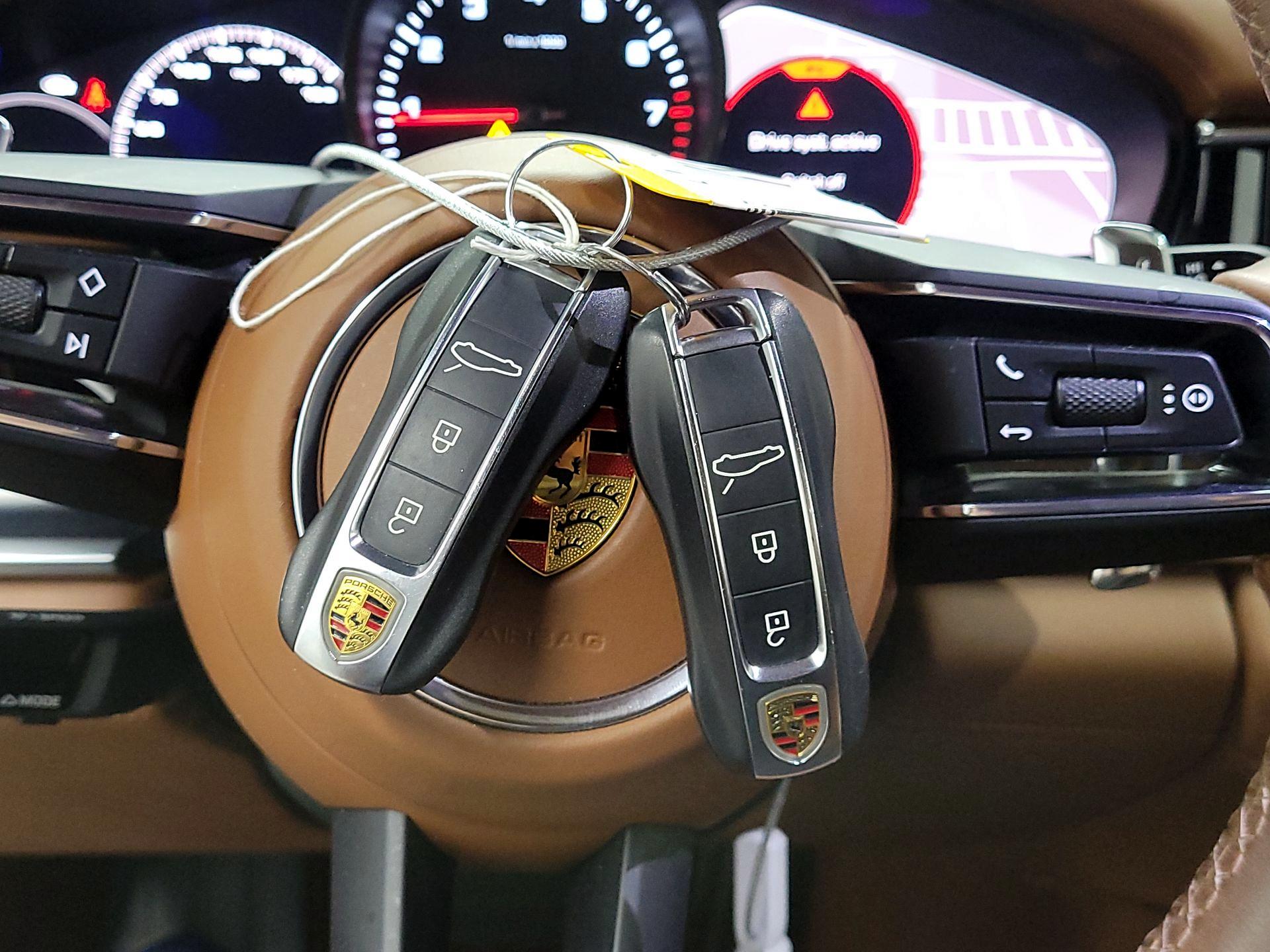 Thumbnail: 2021 Porsche Panamera - 18