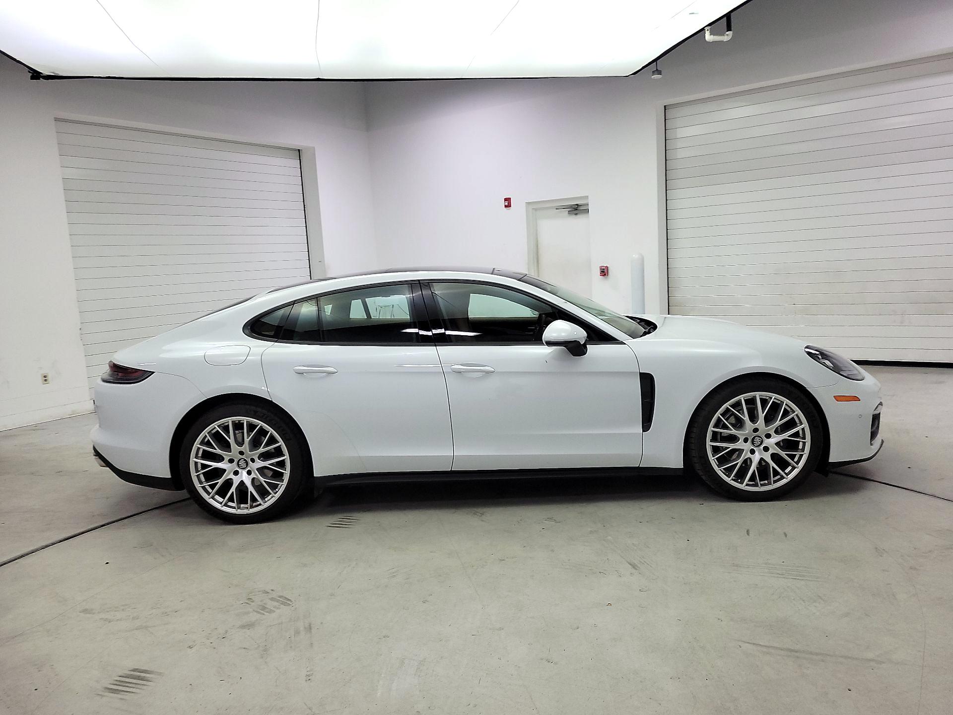 Thumbnail: 2021 Porsche Panamera - 4