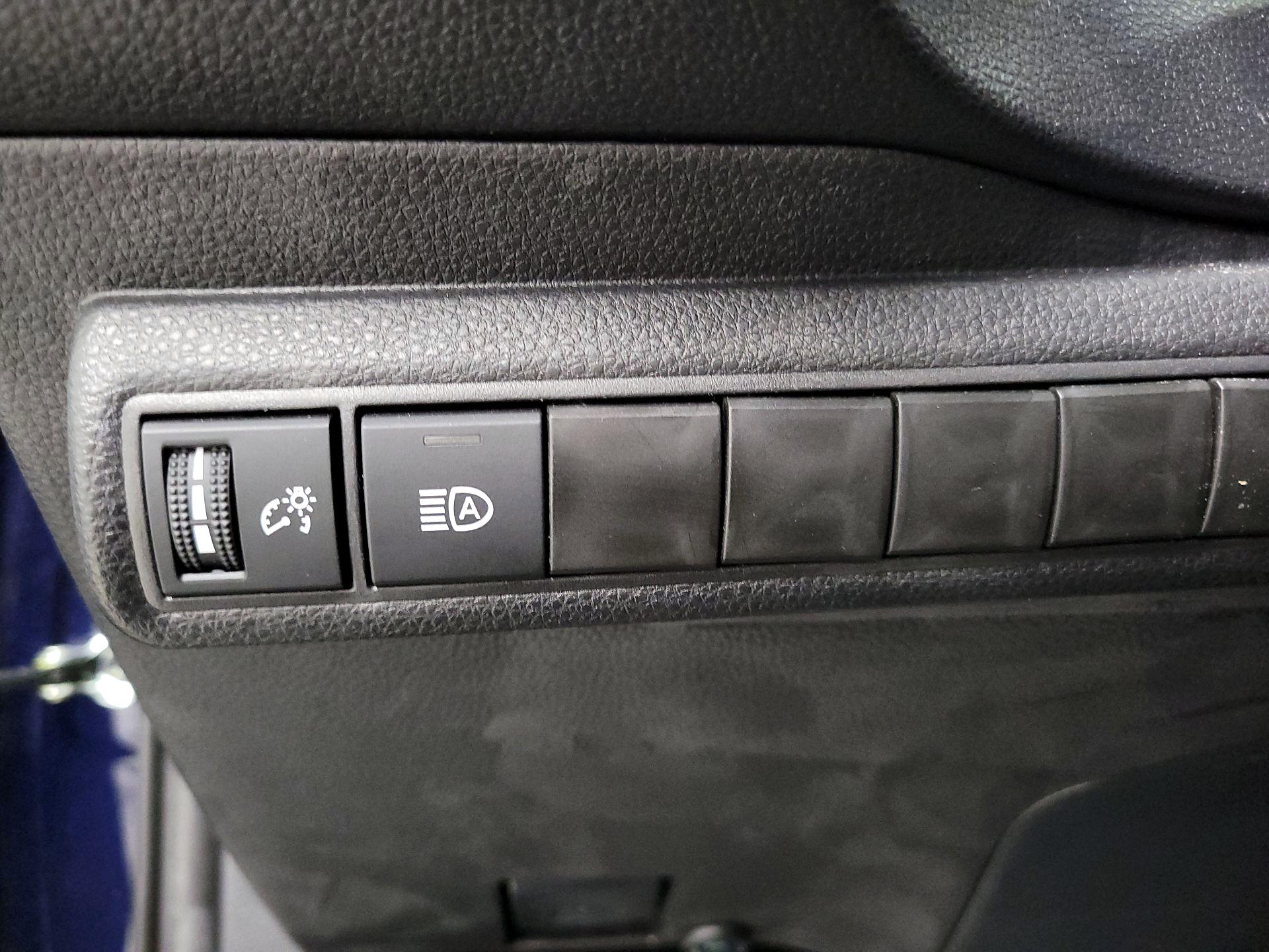 Thumbnail: 2025 Toyota Corolla - 11