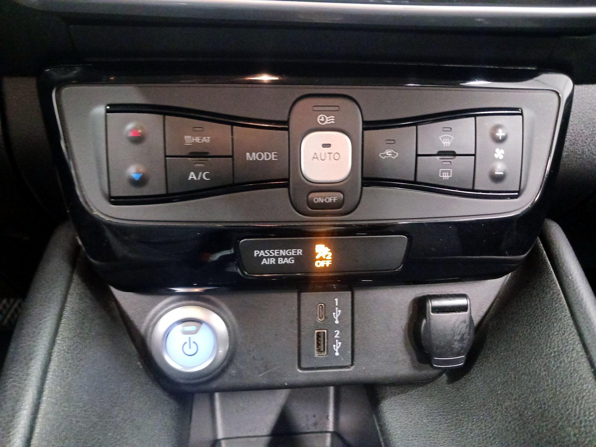 Thumbnail: 2020 Nissan Leaf - 14