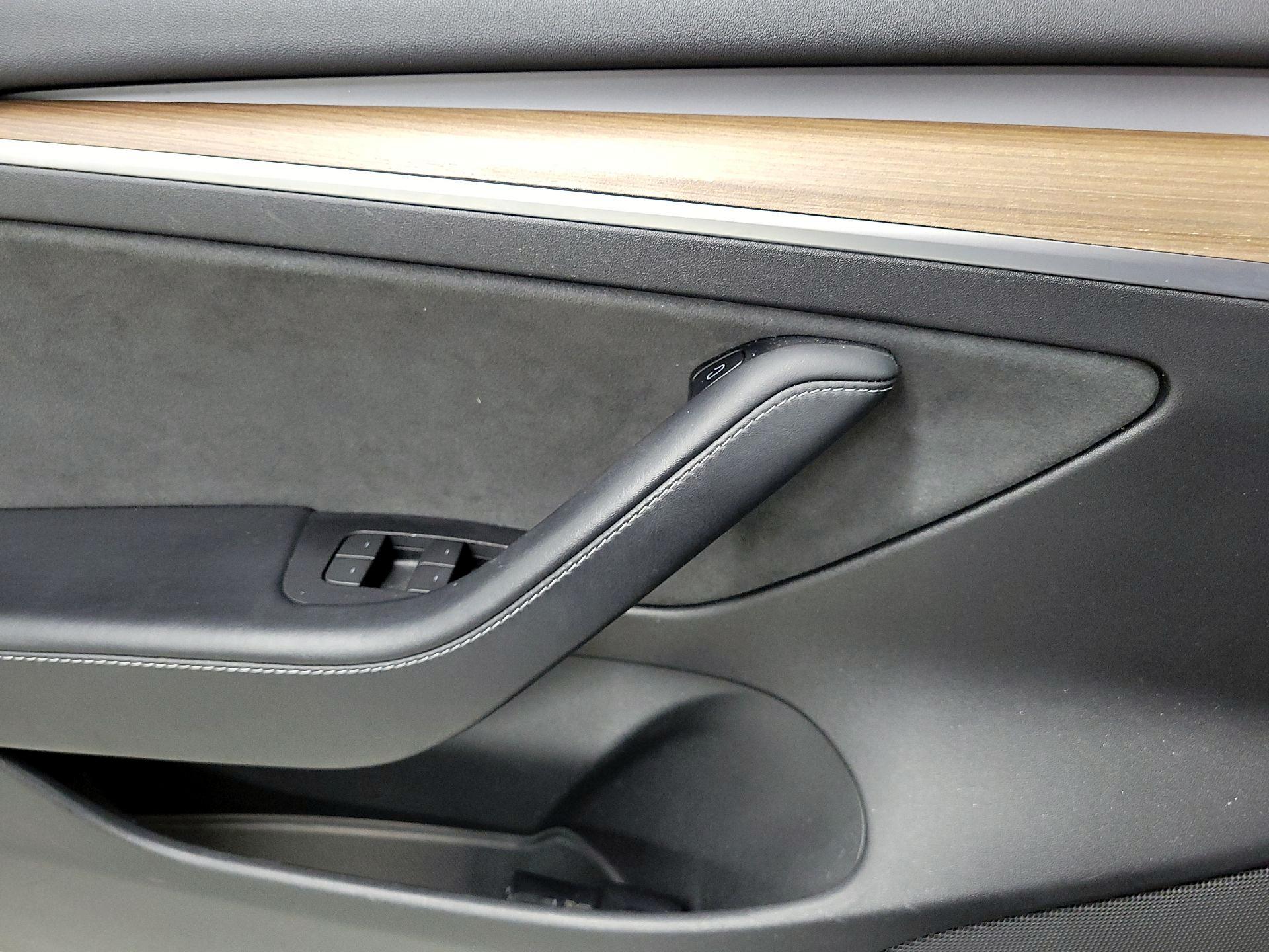 Thumbnail: 2022 Tesla Model 3 - 10