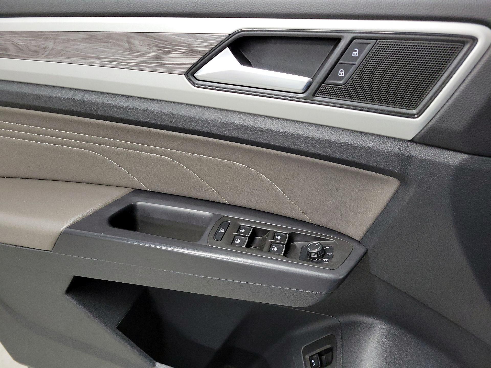 Thumbnail: 2022 Volkswagen Atlas - 12