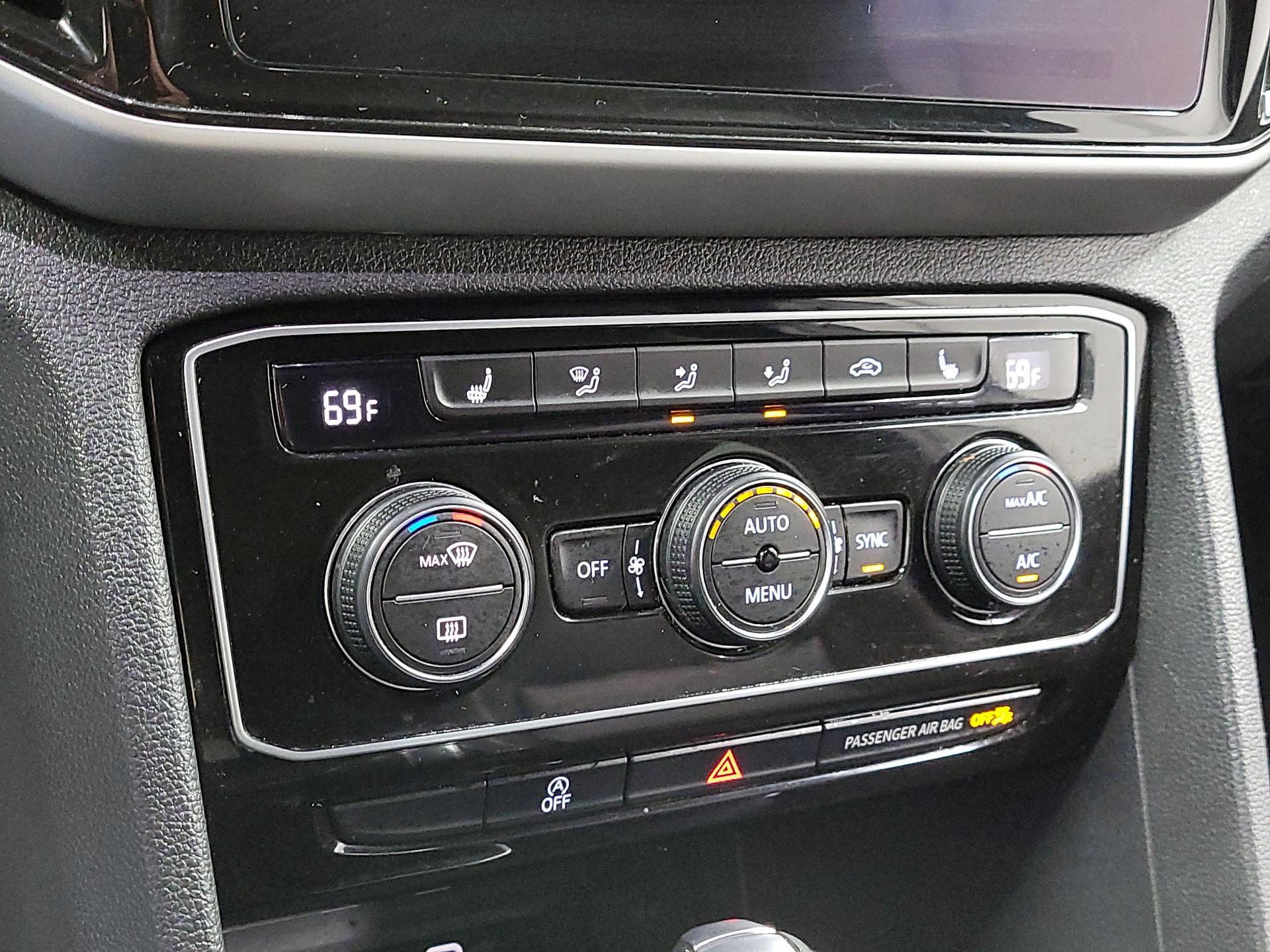 Thumbnail: 2022 Volkswagen Atlas - 16