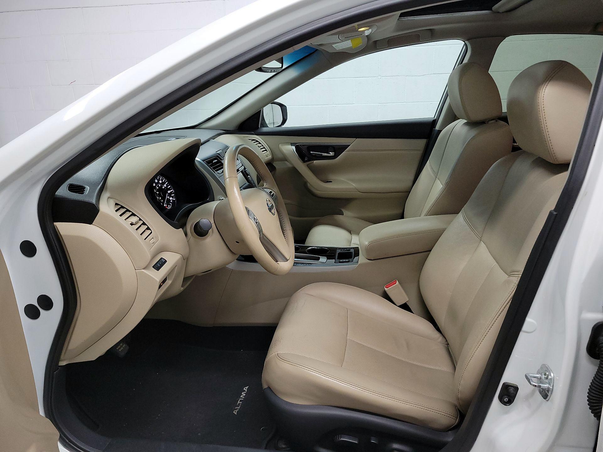 Thumbnail: 2015 Nissan Altima - 9