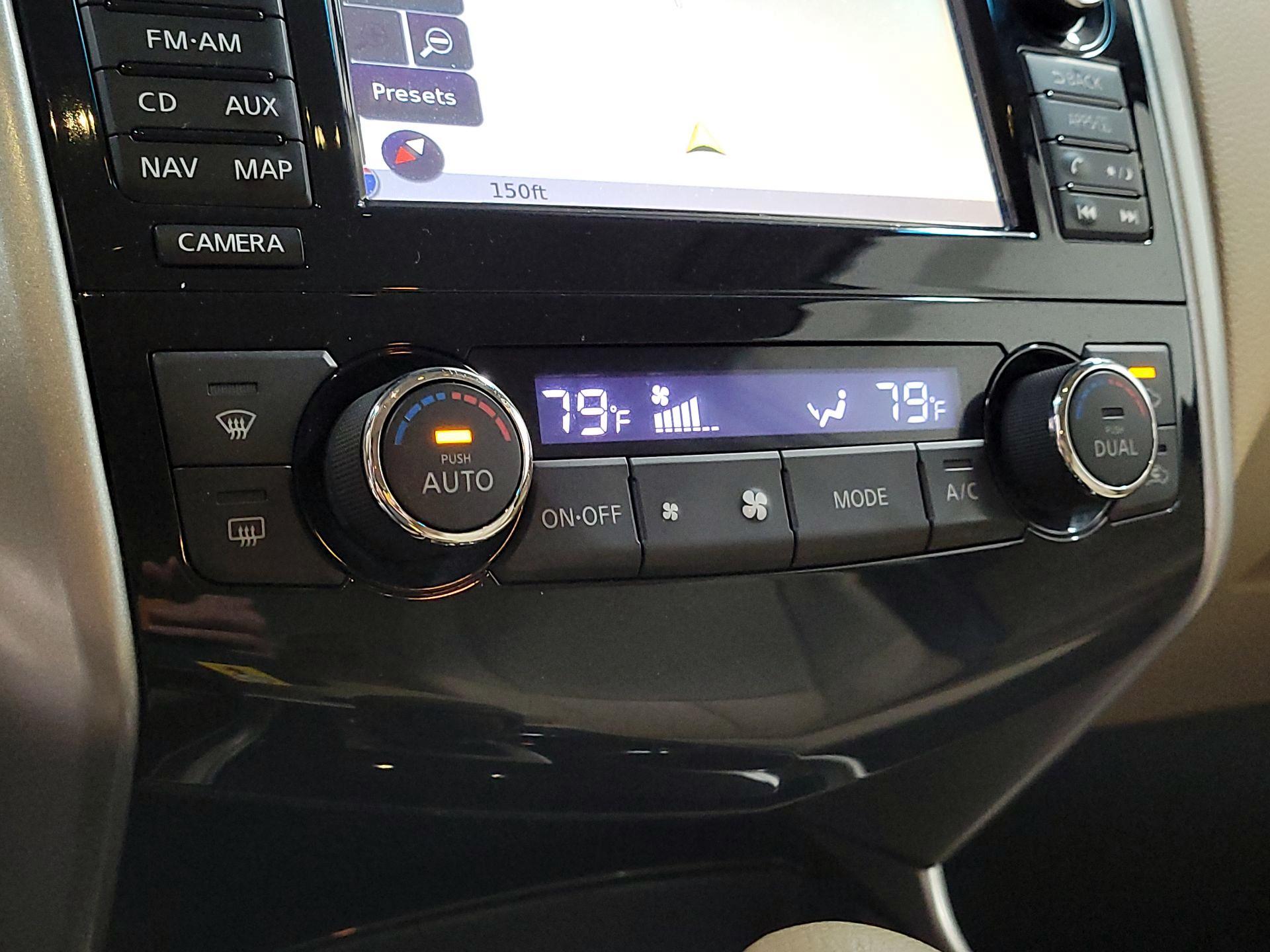 Thumbnail: 2015 Nissan Altima - 15